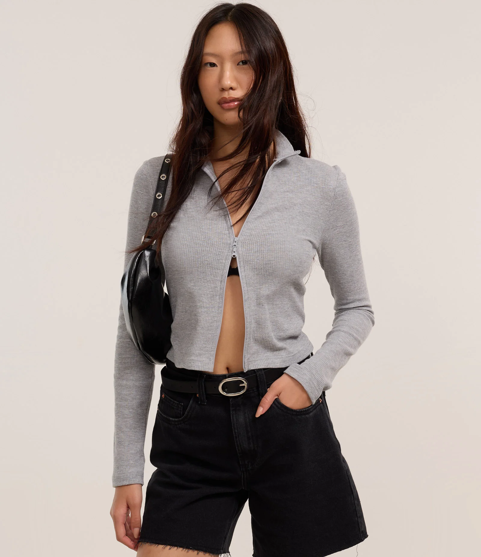 Bermuda Jeans com Barra Desfiada Preto 2