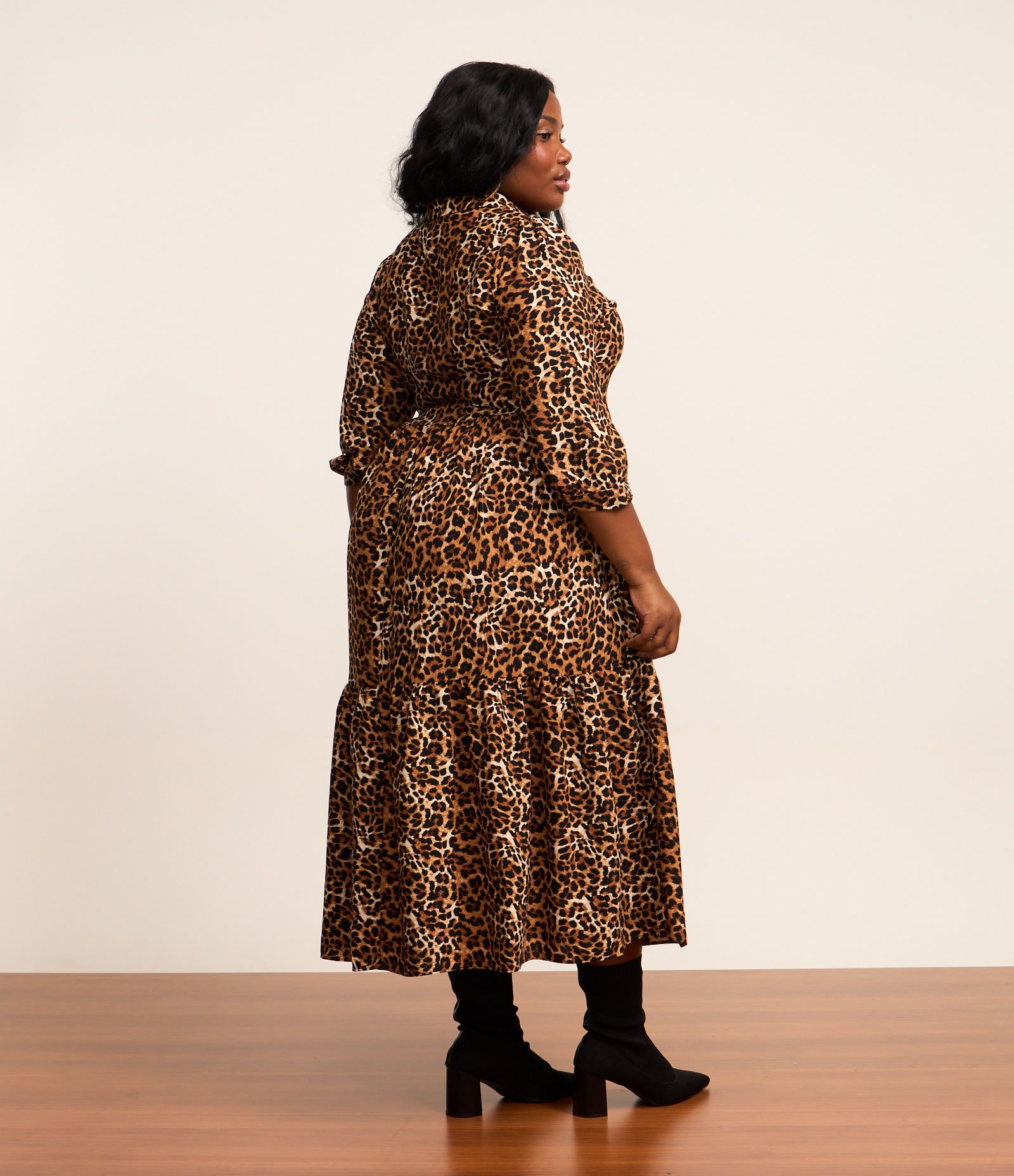 Vestido Midi em Crepe com Estampa Animal Print Curve & Plus Size Marrom 3