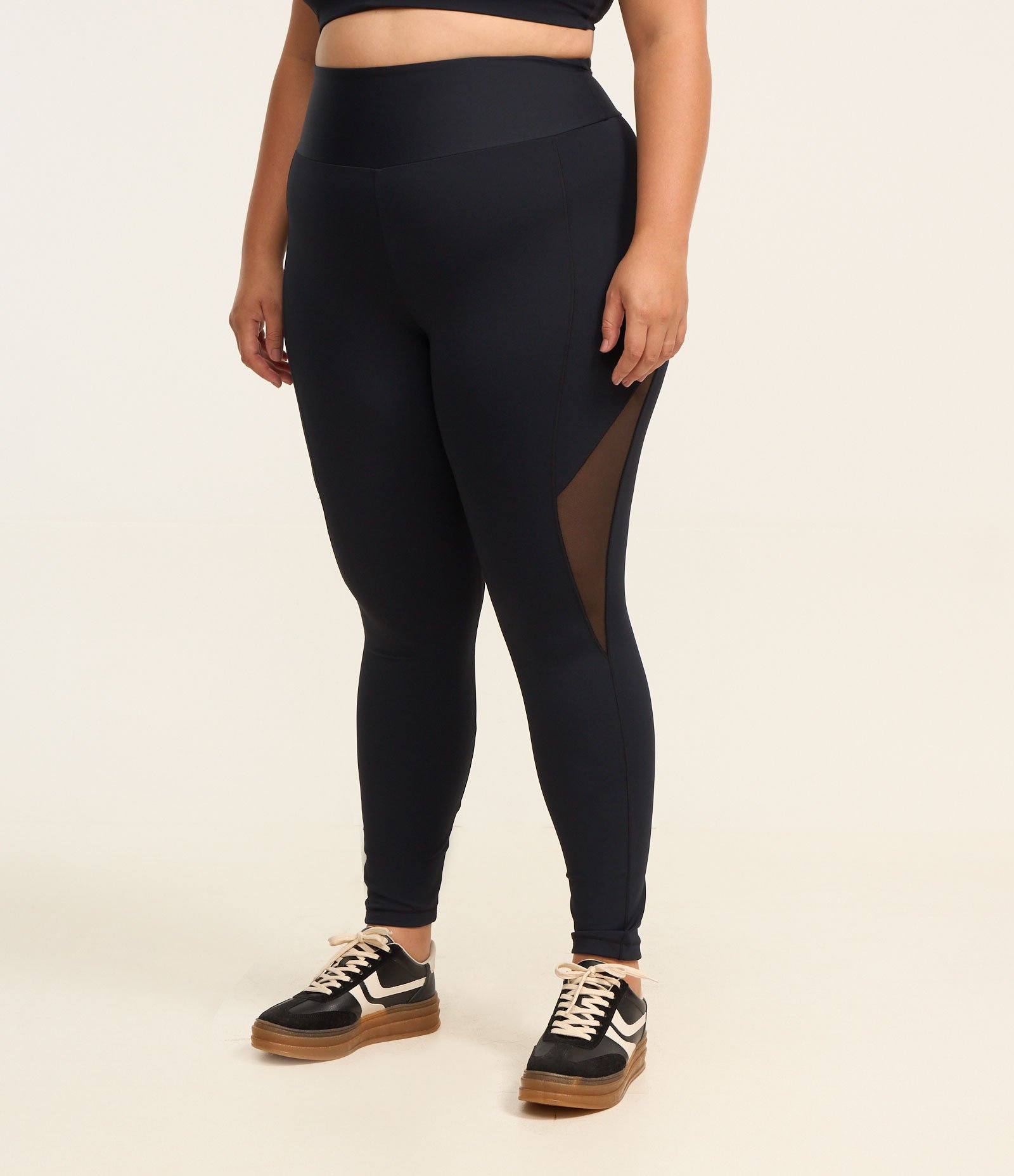 Calça Legging Esportiva com Recortes Tule Curve e Plus Size Preto 2