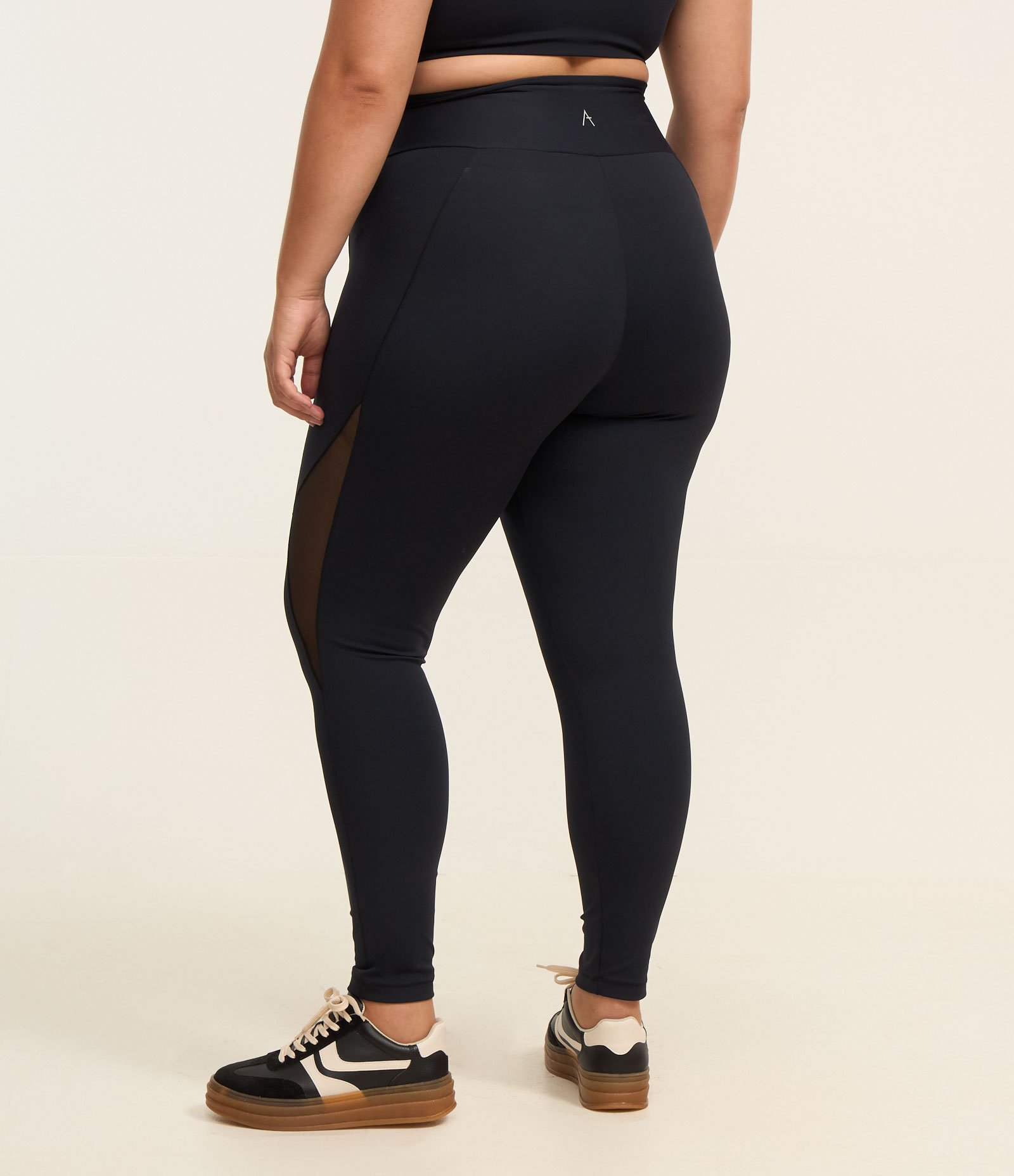 Calça Legging Esportiva com Recortes Tule Curve e Plus Size Preto 3