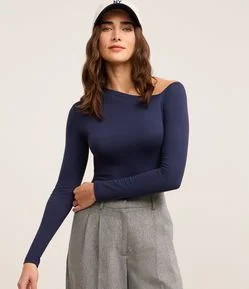 Body em Viscose com Decote Um Ombro Só e Franzidos