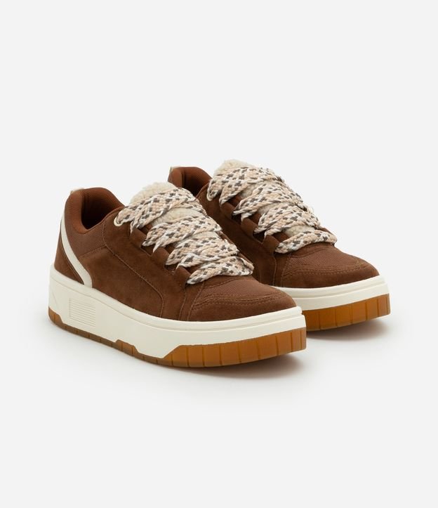 Tênis Casual com Lingueta em Sherpa e Cadarço Tricotado