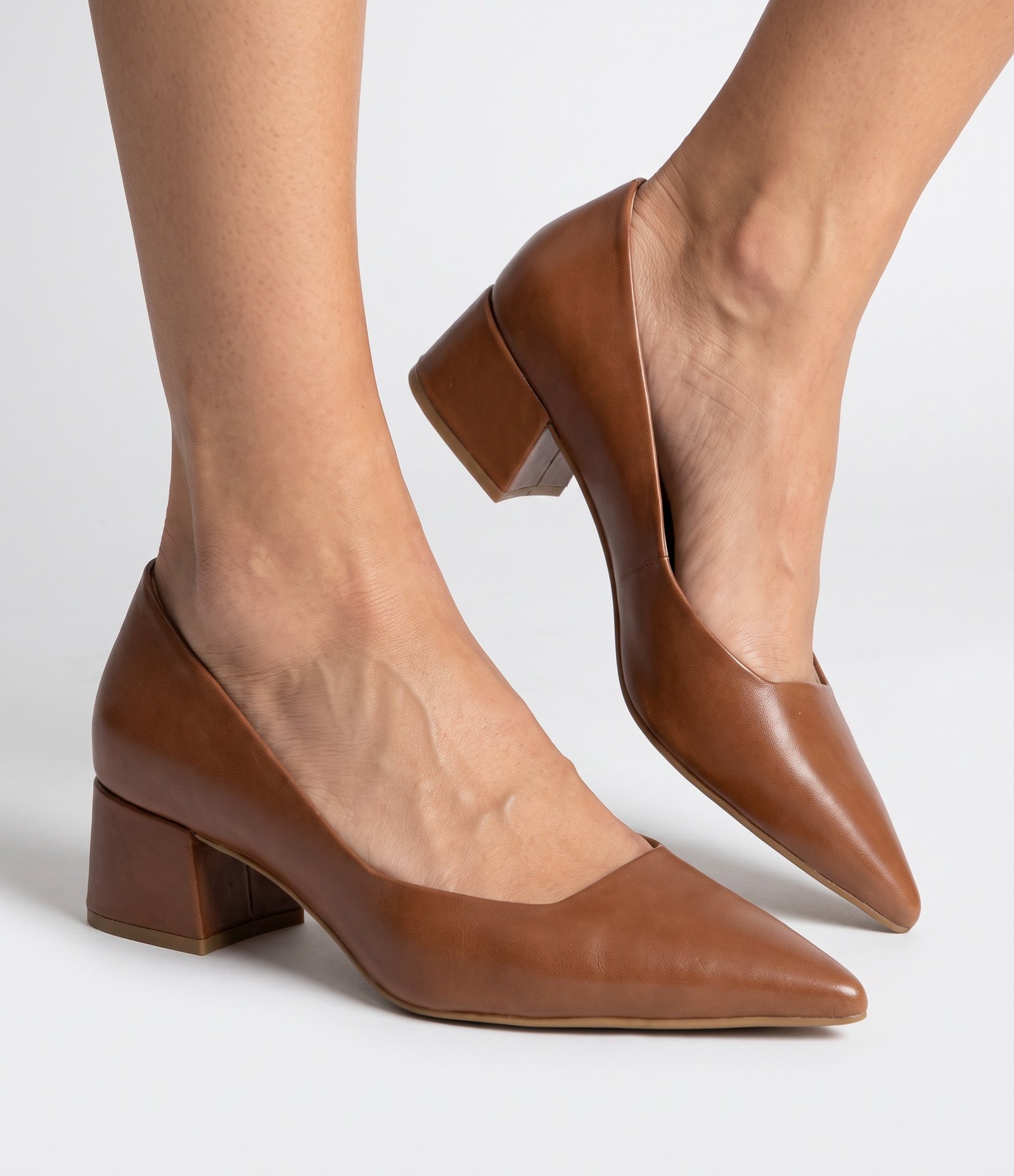 Sapato Scarpin Básico com Salto Bloco Caramelo 2