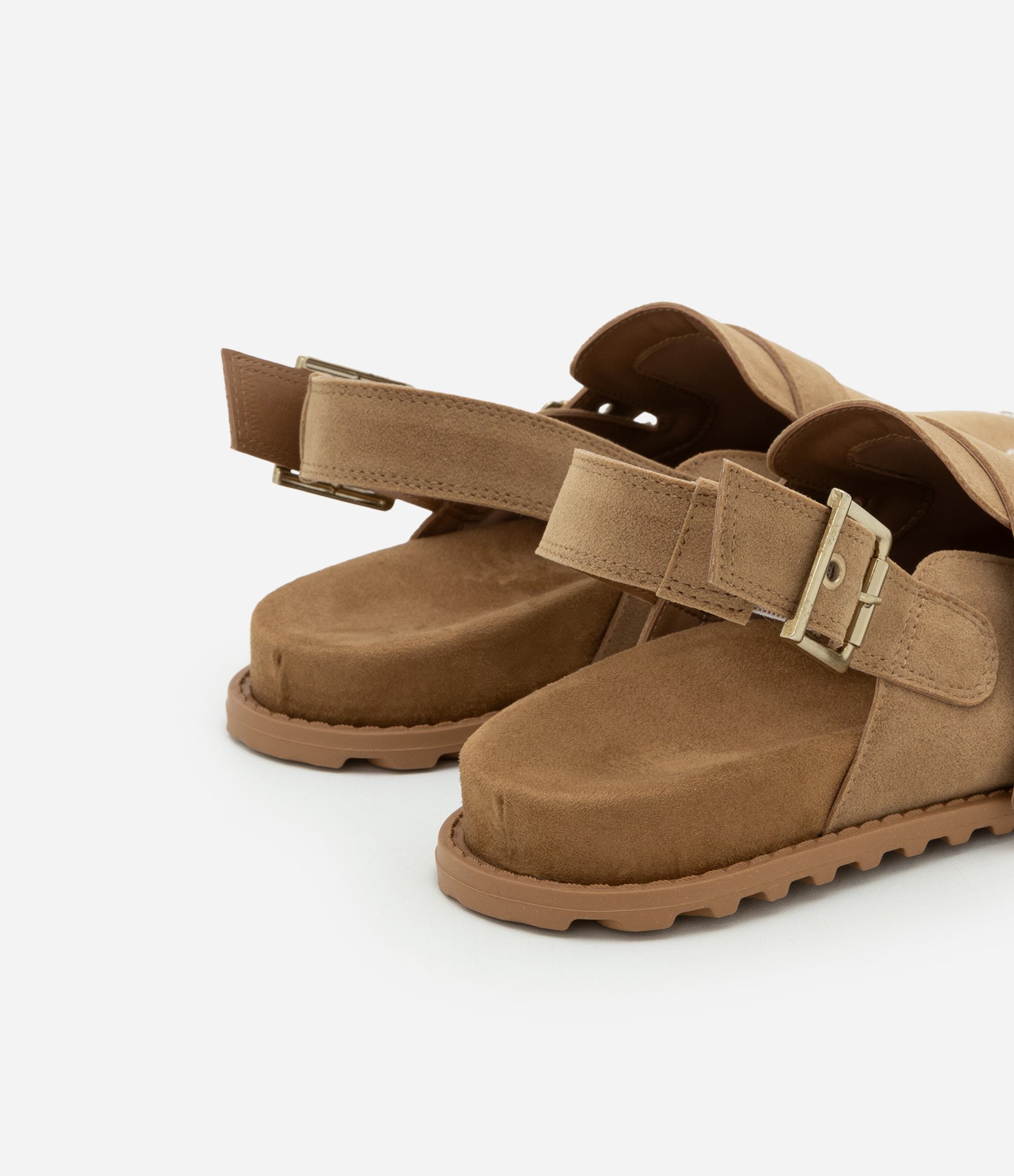 Sapato Clog com Pesponto Diferenciado e Fivelas Marrom 3