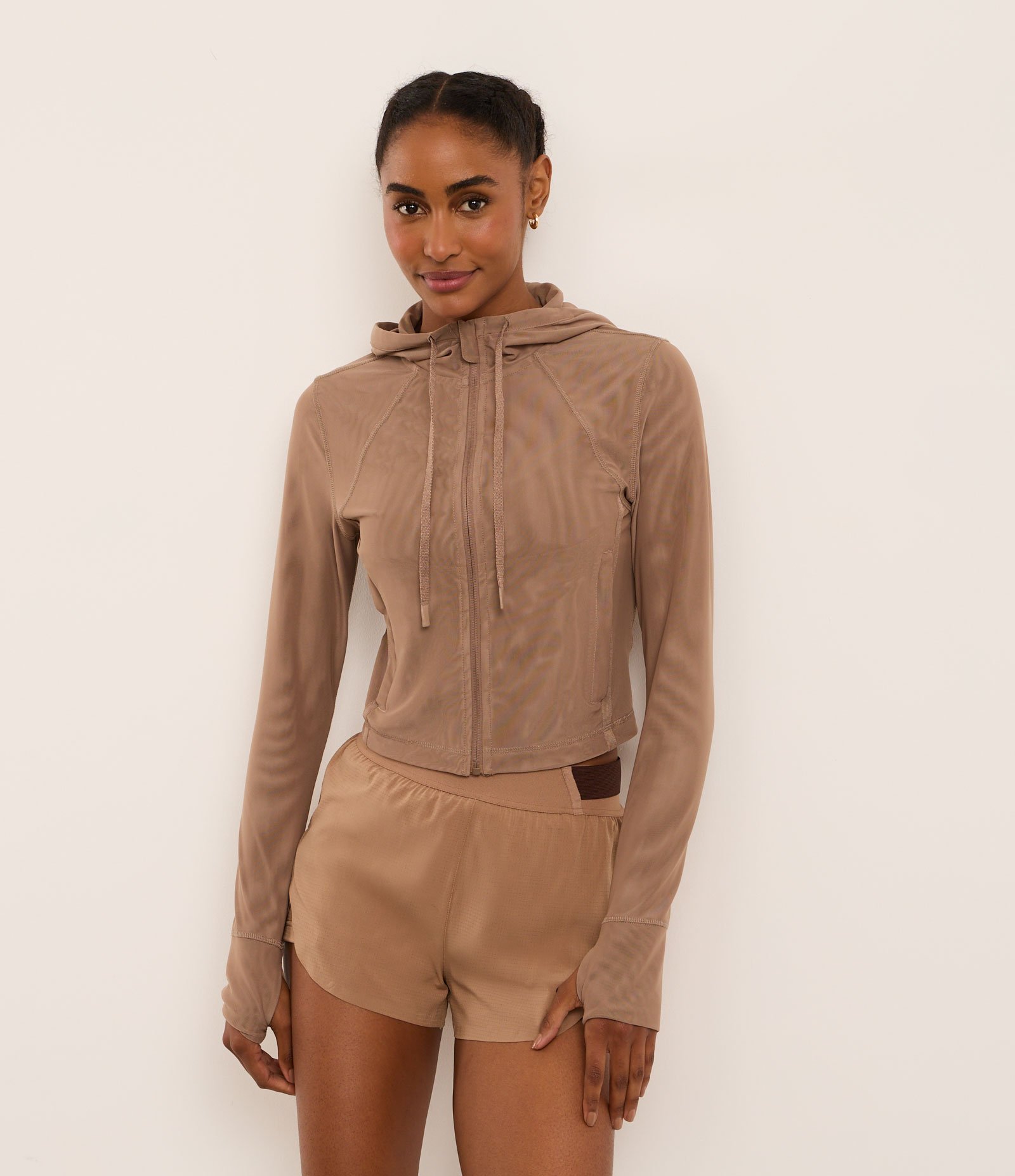 Jaqueta Esportiva em Microfibra com Capuz e Recorte em Tule 2