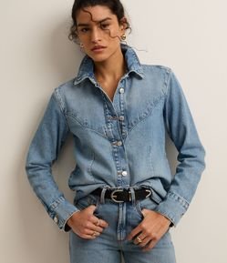 Camisa em Jeans Dirty Western com Recortes Frontais