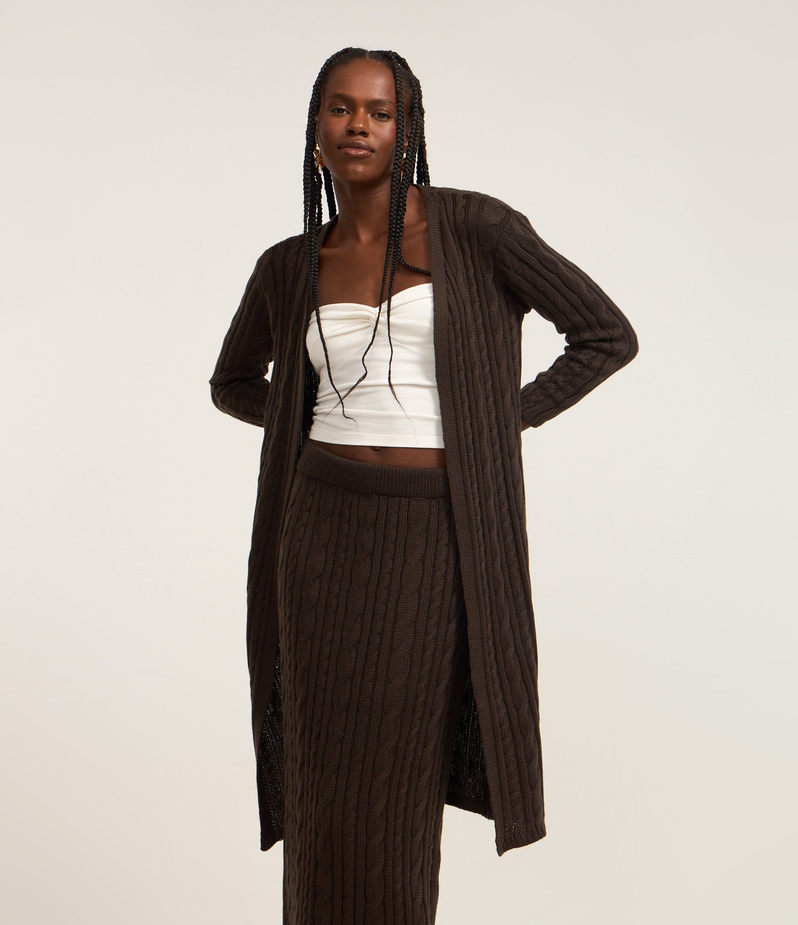 Casaco Alongado em Tricô com Textura Trançada Marrom 1