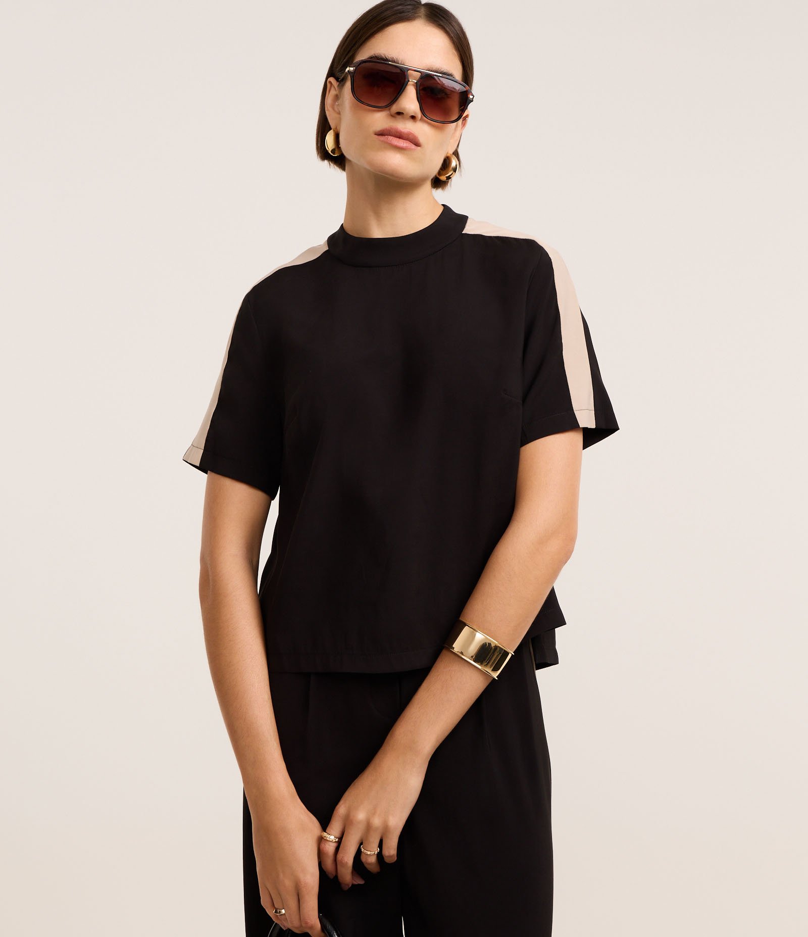 Blusa em Crepe com Gola Padre e Contraste na Manga Preto 1