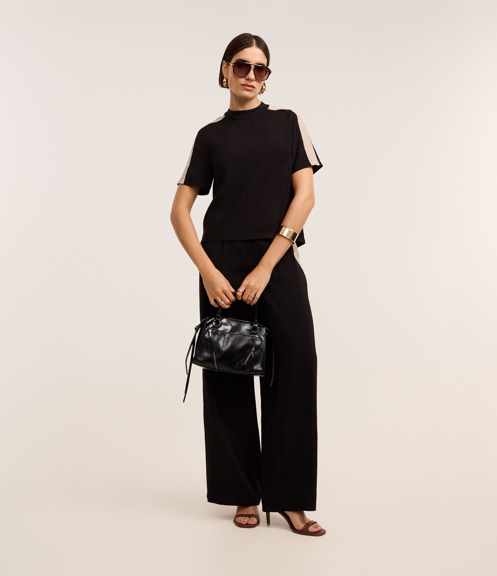 Blusa em Crepe com Gola Padre e Contraste na Manga Preto 2