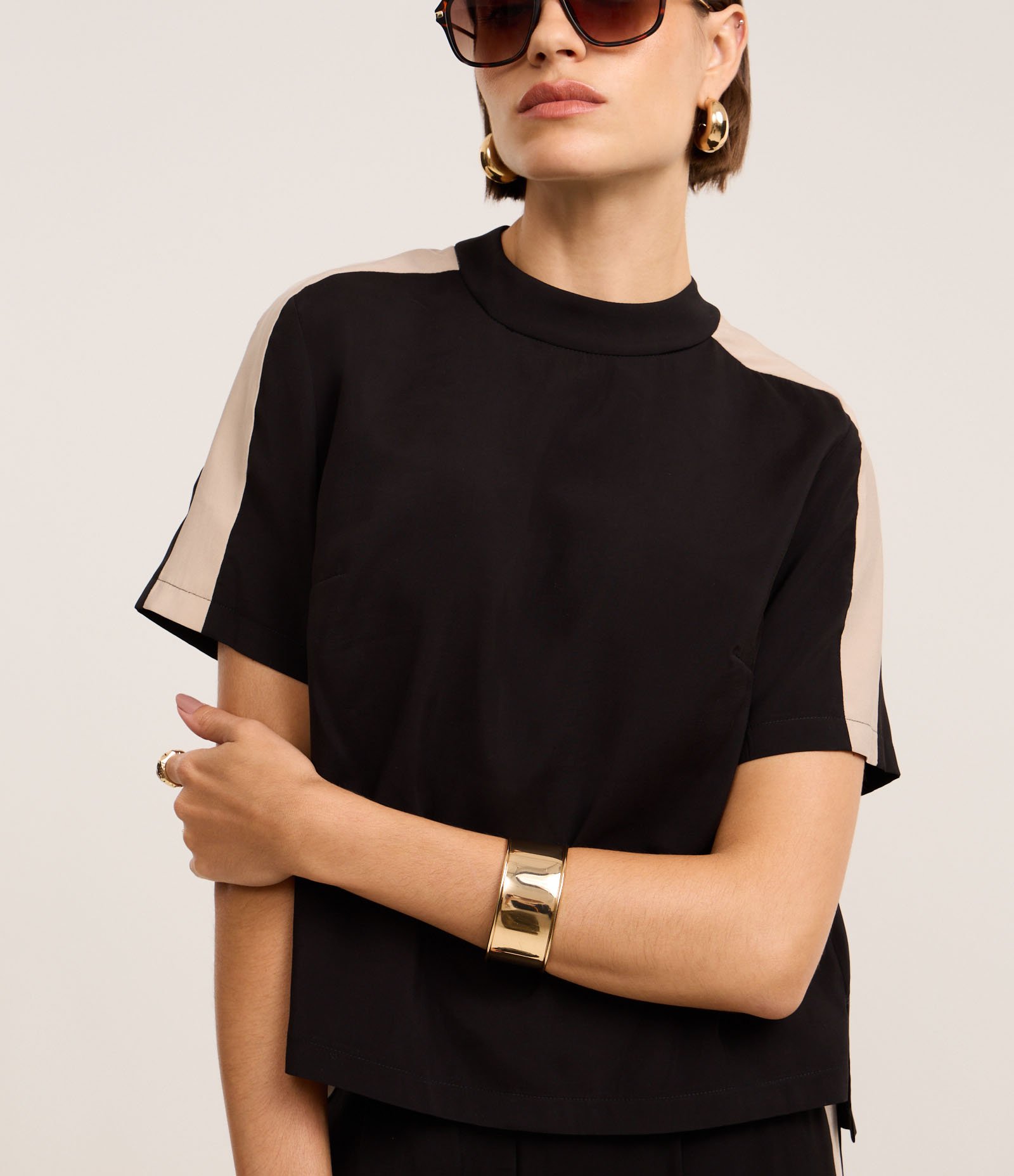 Blusa em Crepe com Gola Padre e Contraste na Manga Preto 3