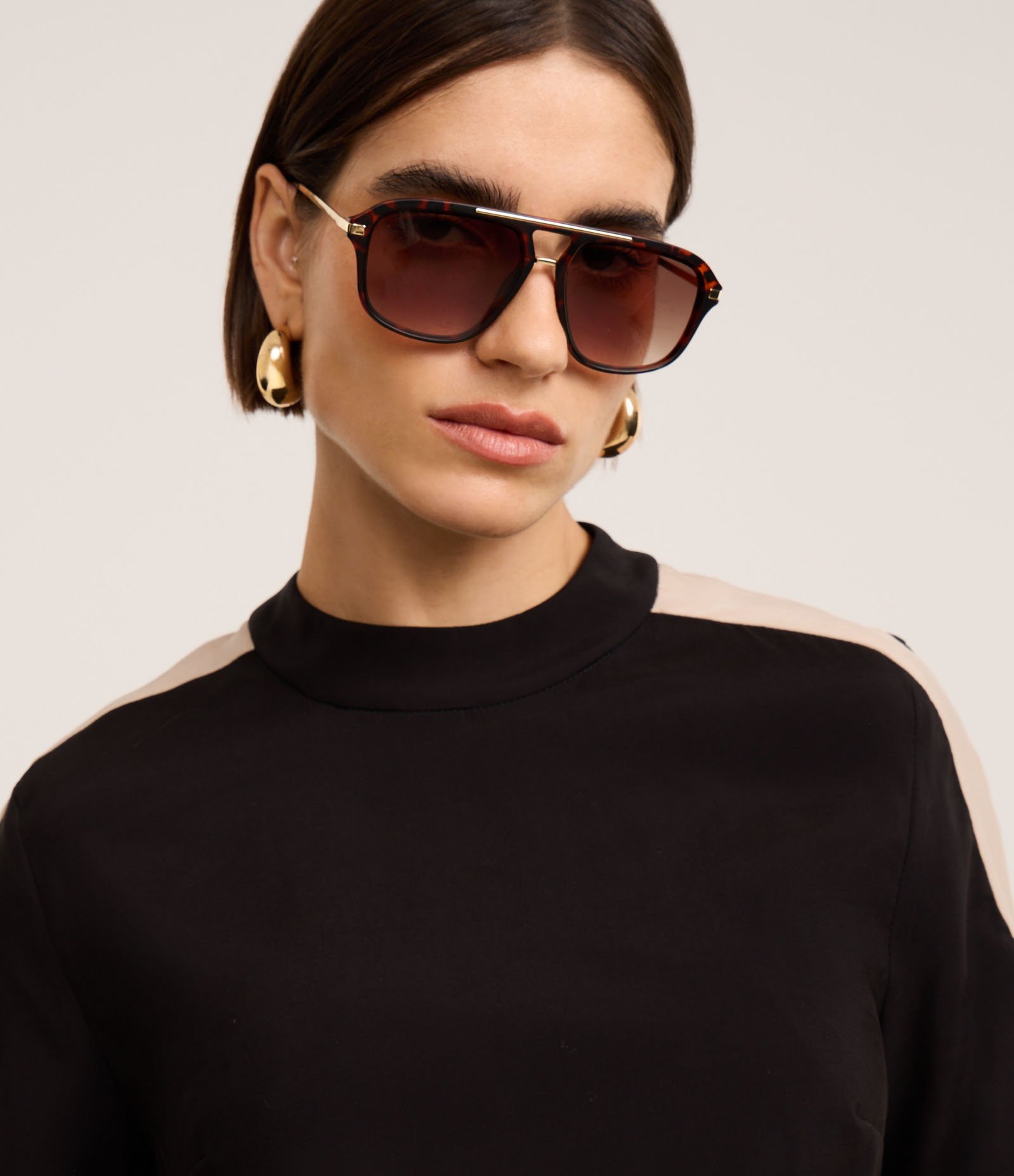 Blusa em Crepe com Gola Padre e Contraste na Manga Preto 4