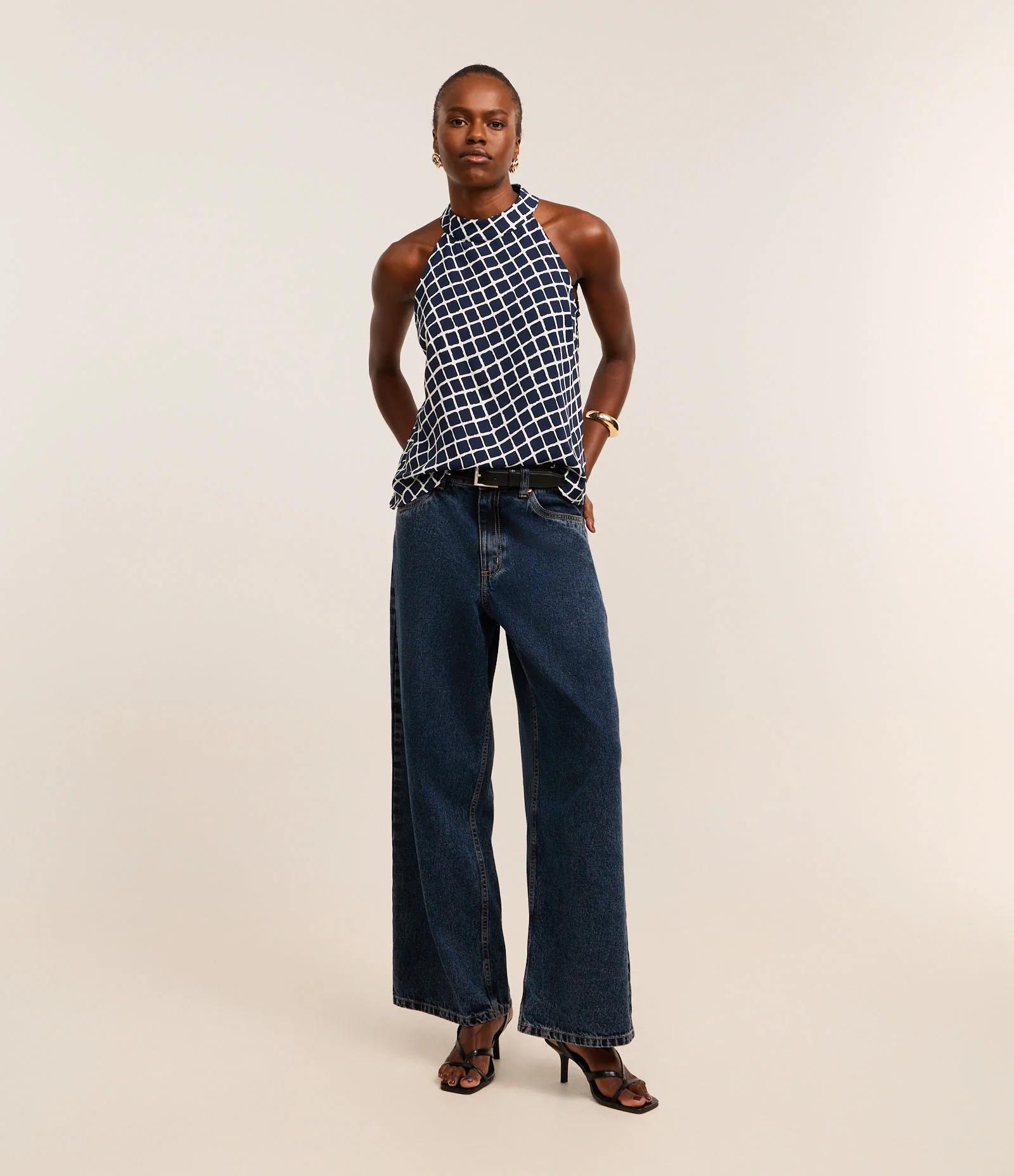 Blusa com Gola Halter Dobrada e Efeito Airflow Azul Marinho 2