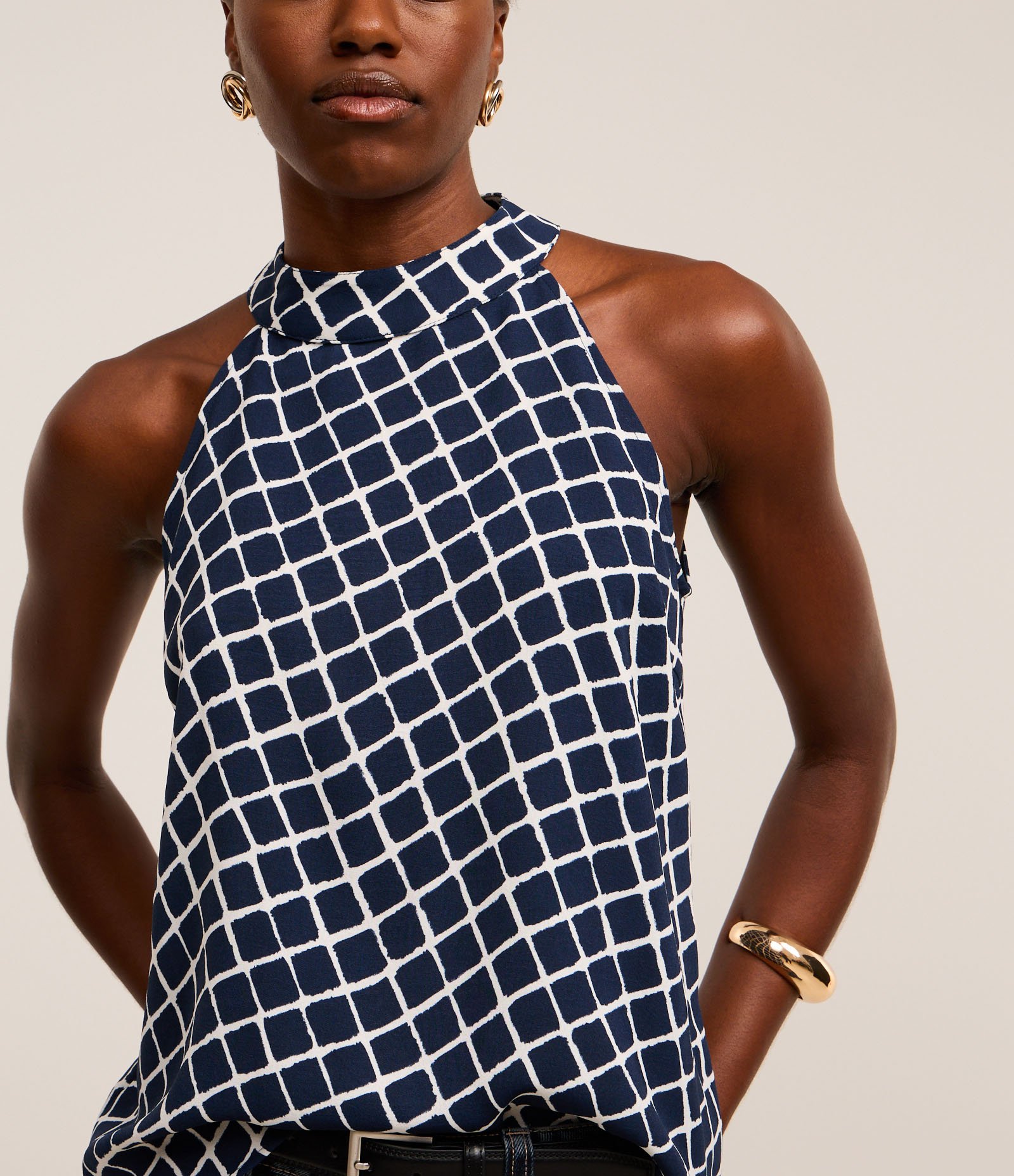 Blusa com Gola Halter Dobrada e Efeito Airflow Azul Marinho 3