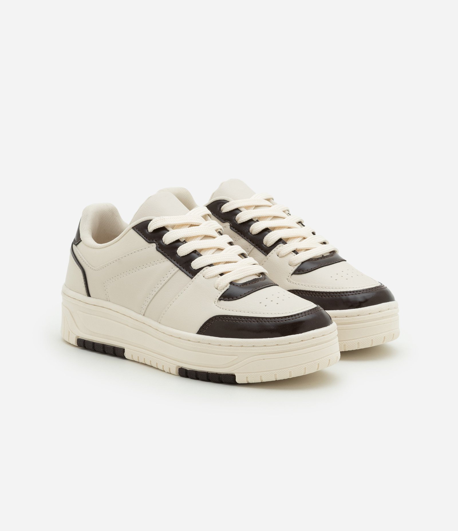 Tênis Casual com Detalhes Contrastantes Bege 3