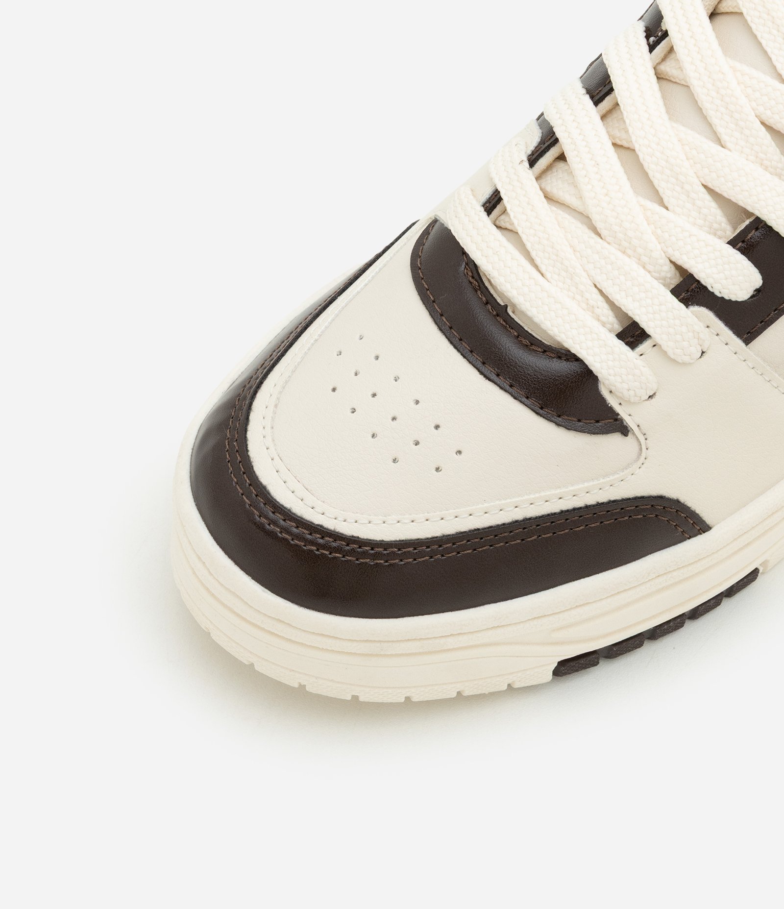 Tênis Casual com Detalhes Contrastantes Bege 5