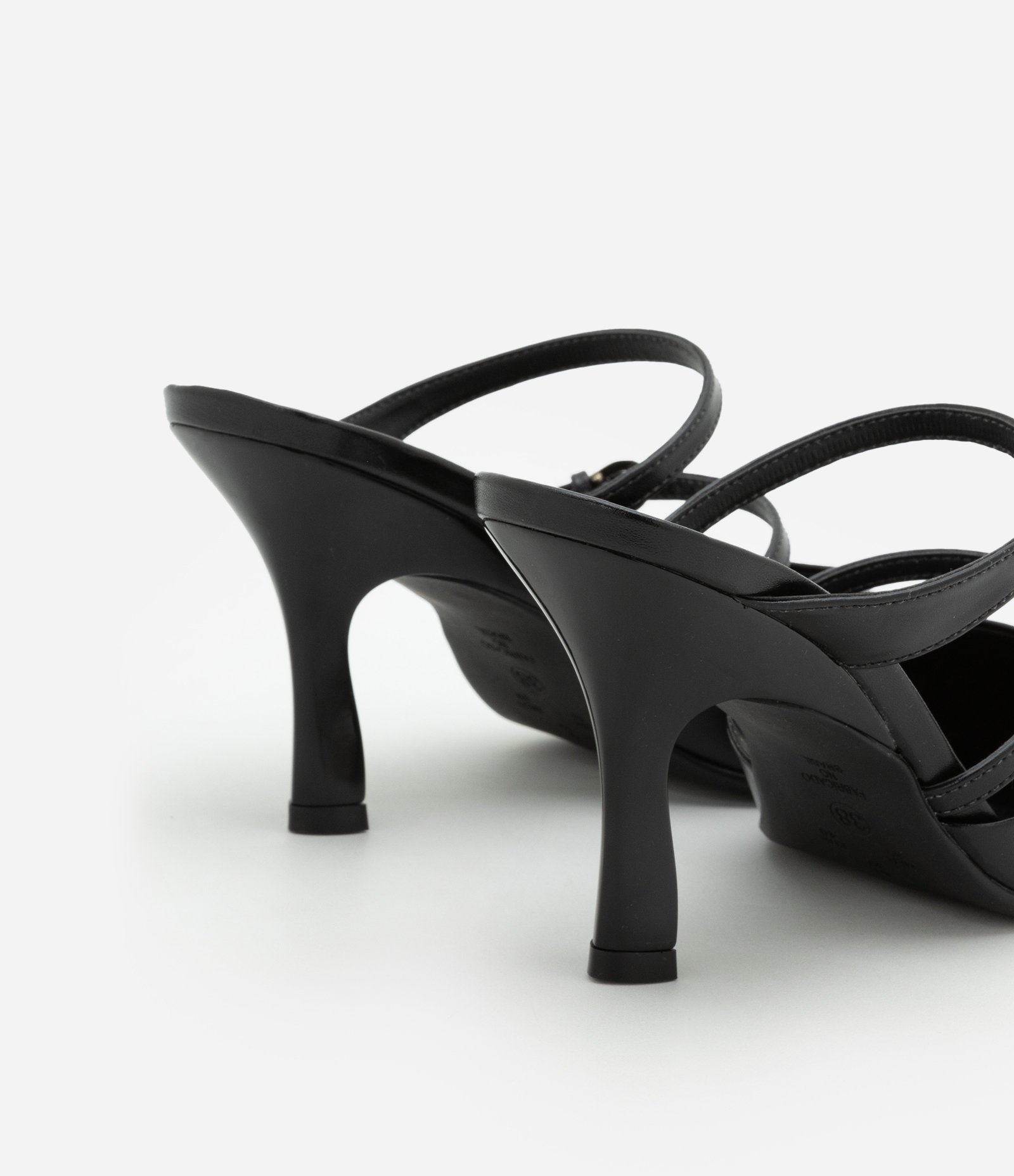 Scarpin Mule com Tira Dupla Fina e Fivela Preto 3