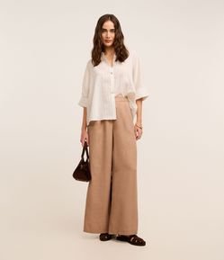 Calça Pantalona Cintura Alta com Pregas e Pences