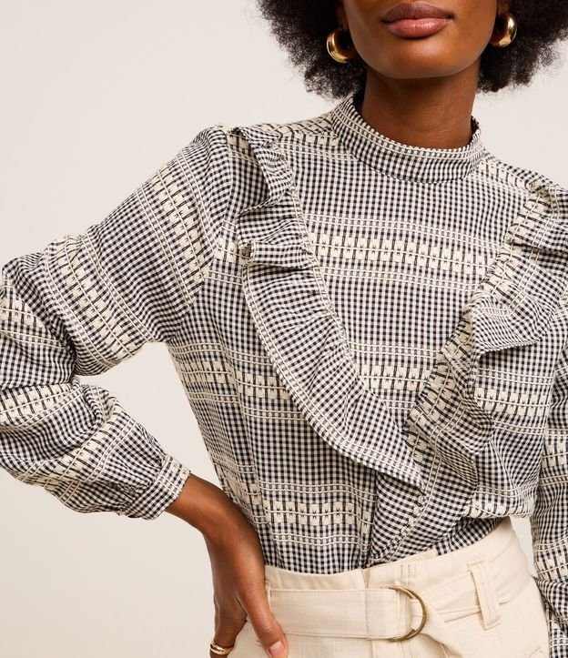 Blusa em Anarruga Xadrez com Babado V