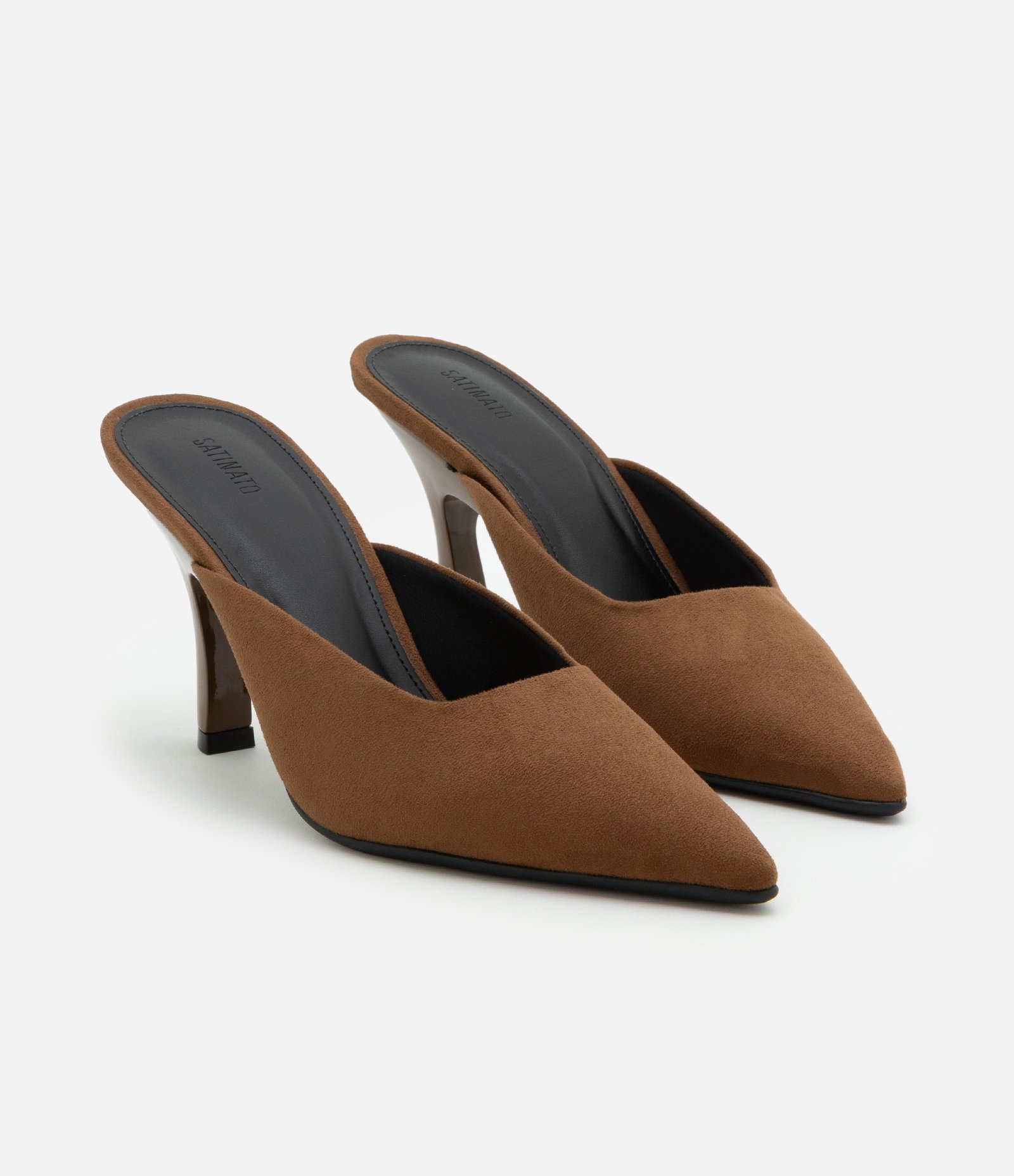 Sapato Scarpin Mule com Gaspea Estendida na Lateral Marrom 2