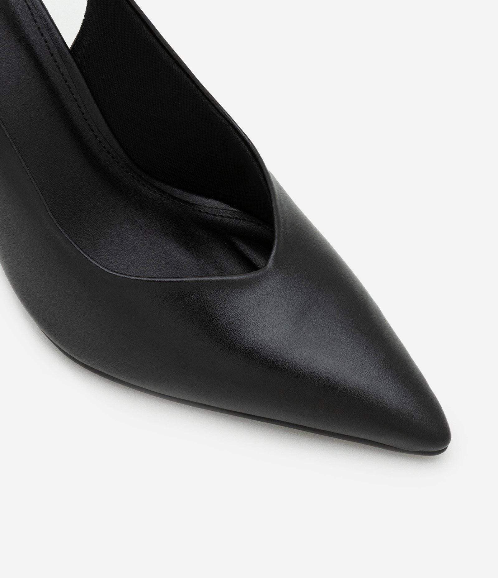 Sapato Scarpin Slingback em PU com Detalhe em Metal Flexível Preto 4