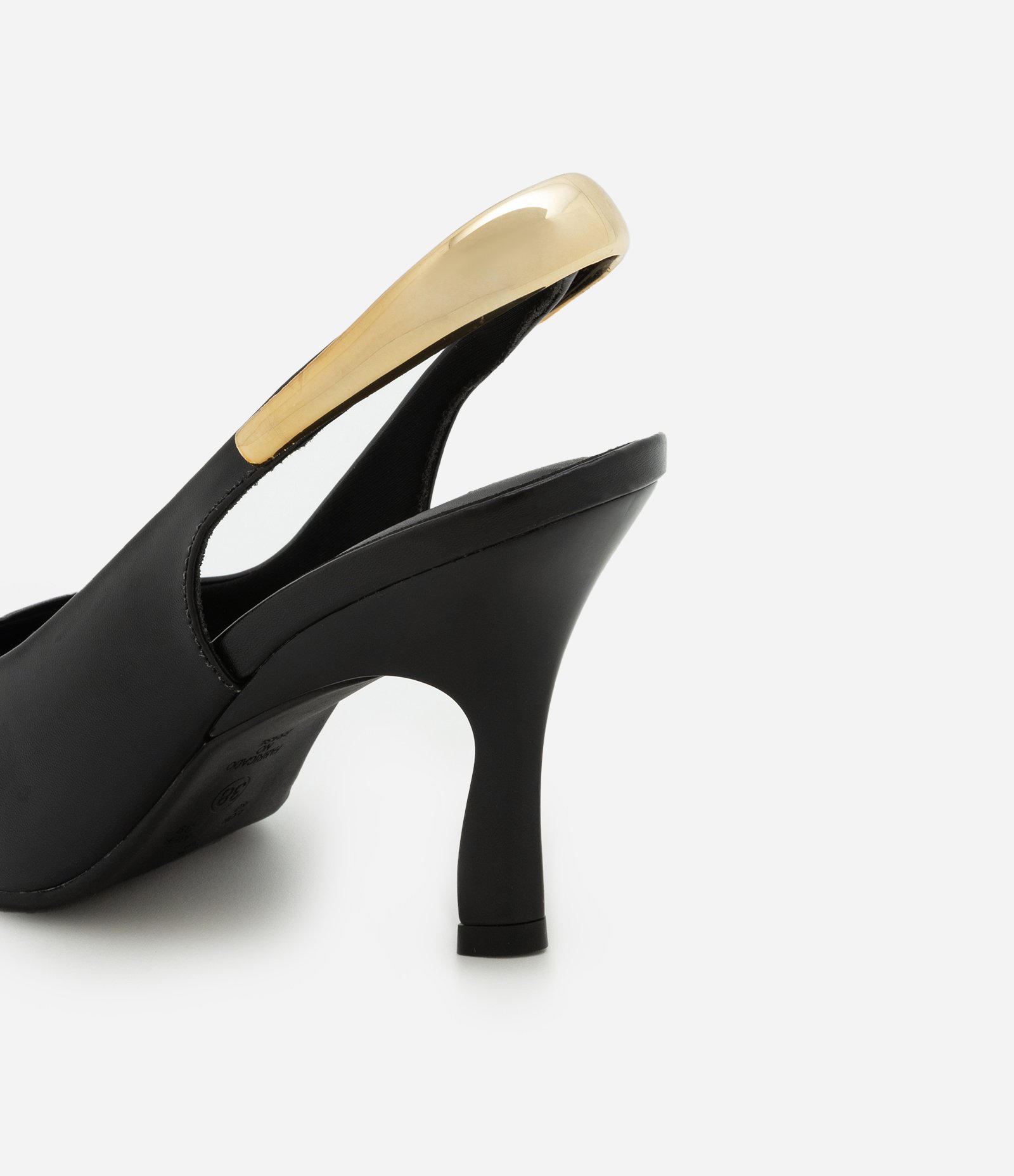 Sapato Scarpin Slingback em PU com Detalhe em Metal Flexível Preto 5