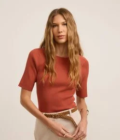 Blusa Canelada em Tricô com Decote Canoa