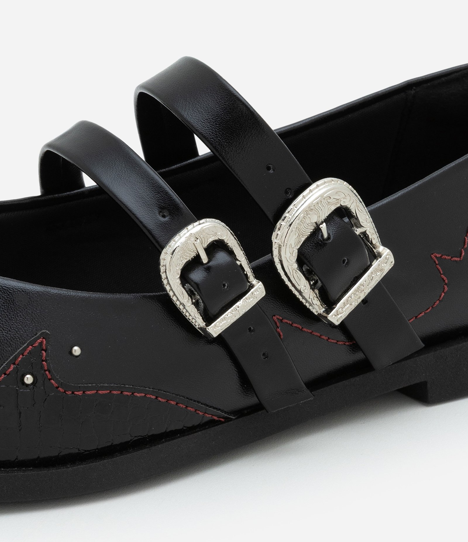 Sapatilha Western em PU com Recortes e Detalhes Pespontados Preto 6