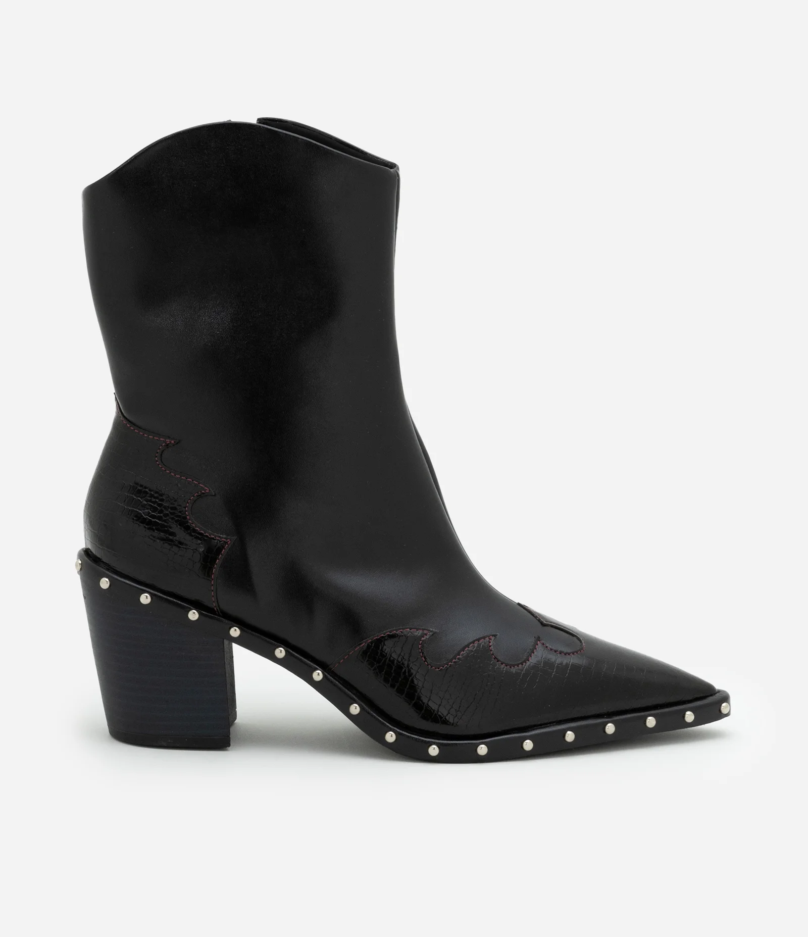 Bota Cano Baixo com Bico Fino e Tachinhas Aplicadas Preto 1