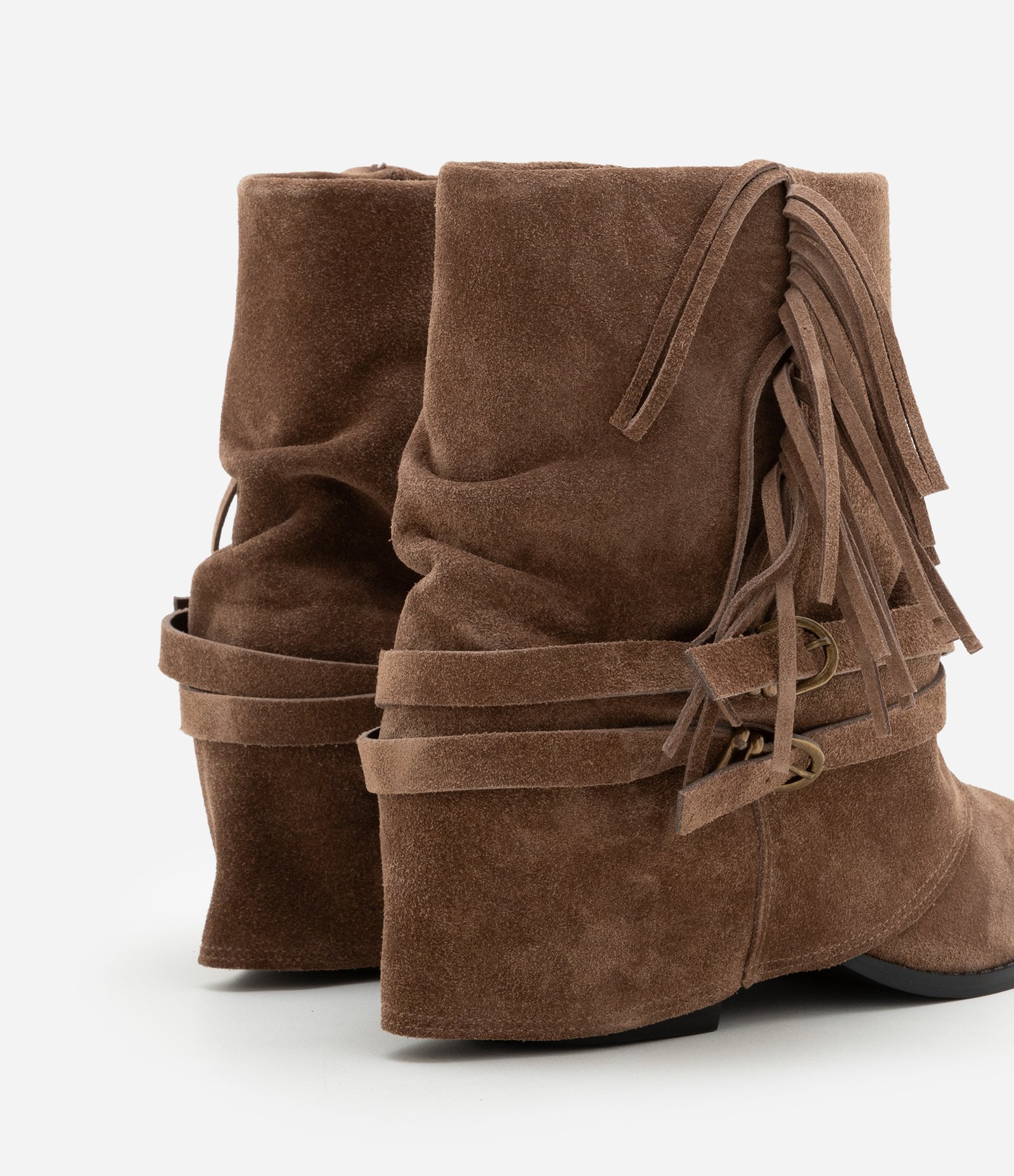 Bota em Camurça com Dobra e Franjas Marrom 3