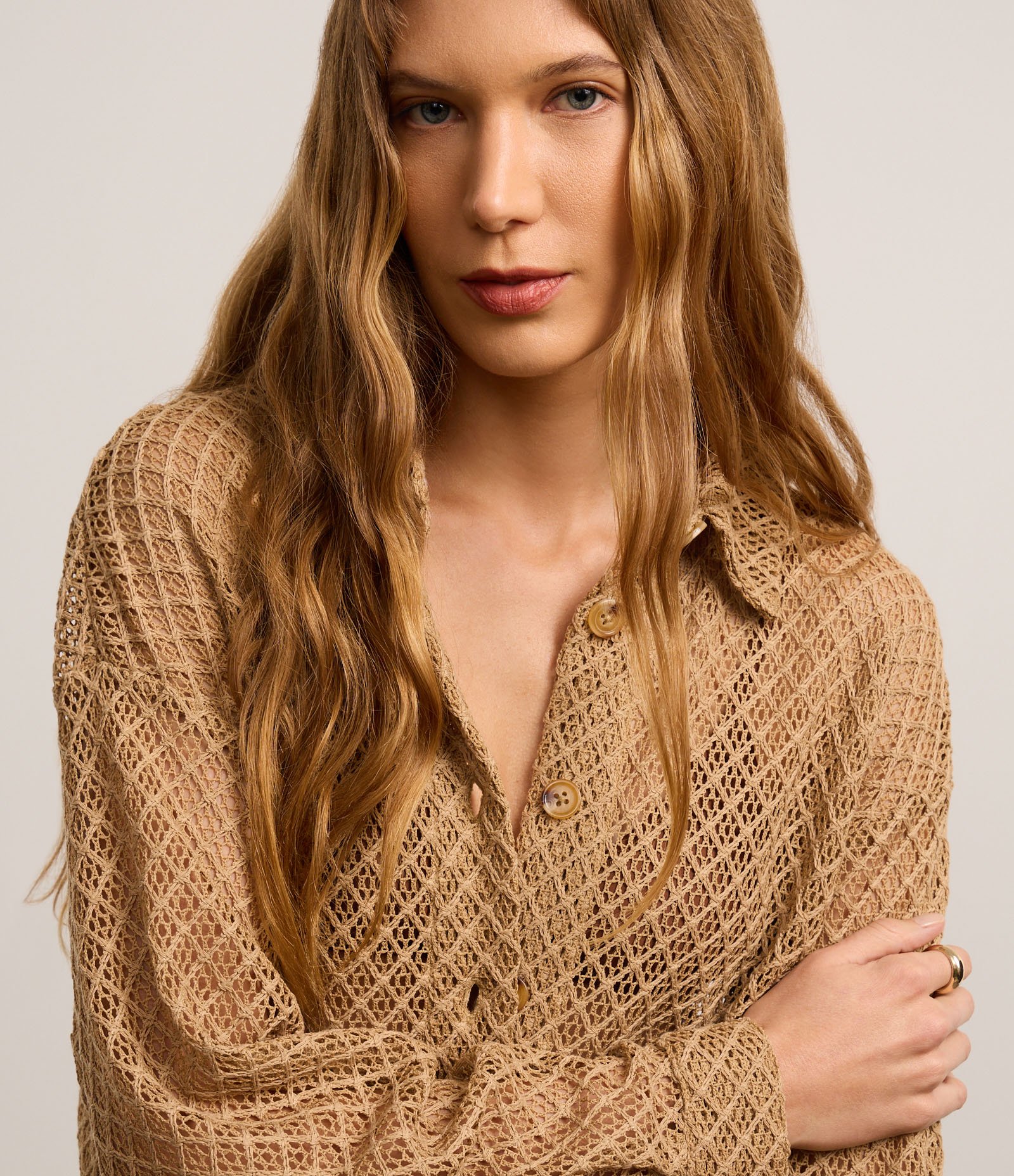 Camisa Polo Texturizada com Abotoamento Alfaiatada Bege 3