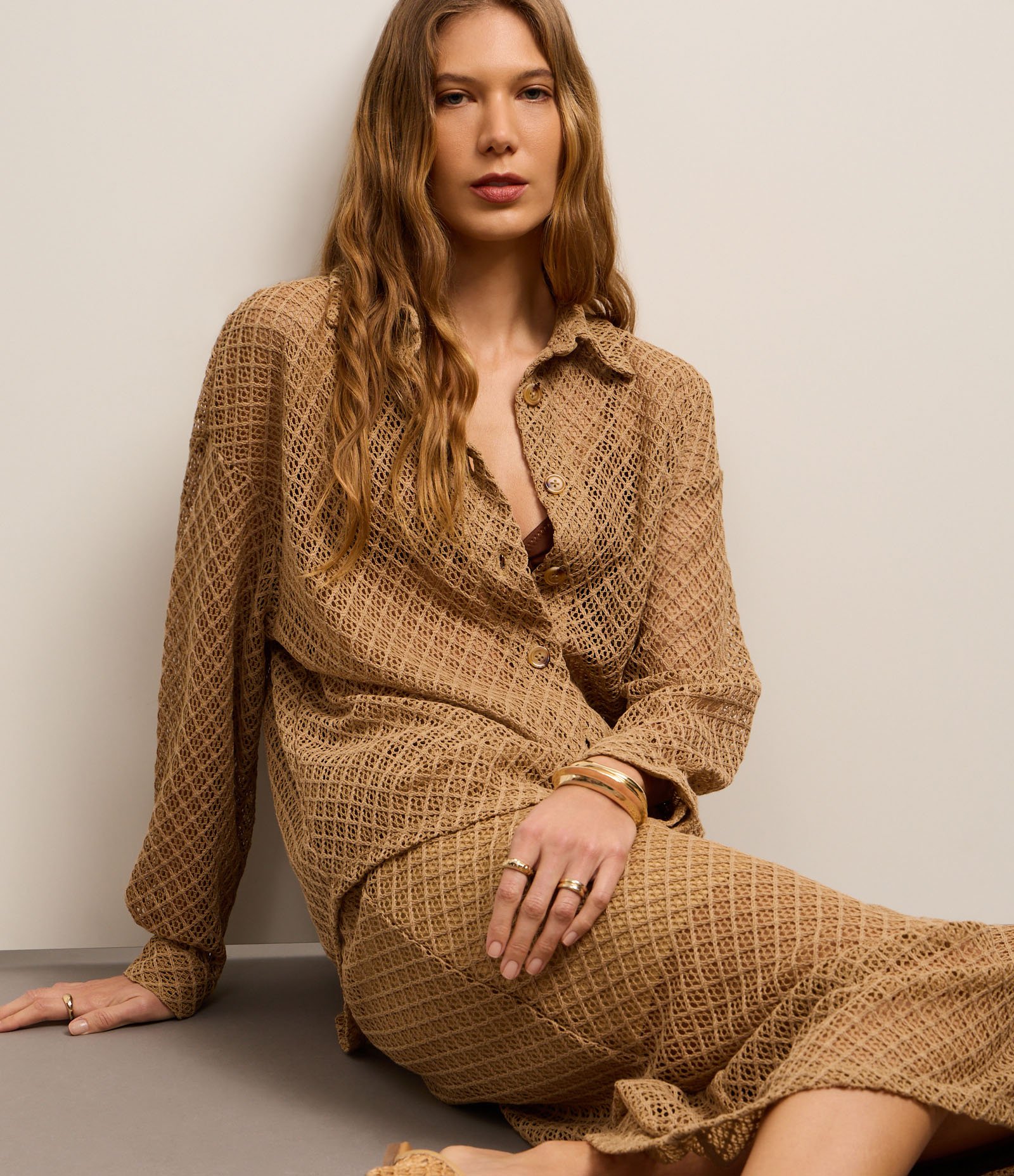 Camisa Polo Texturizada com Abotoamento Alfaiatada Bege 4