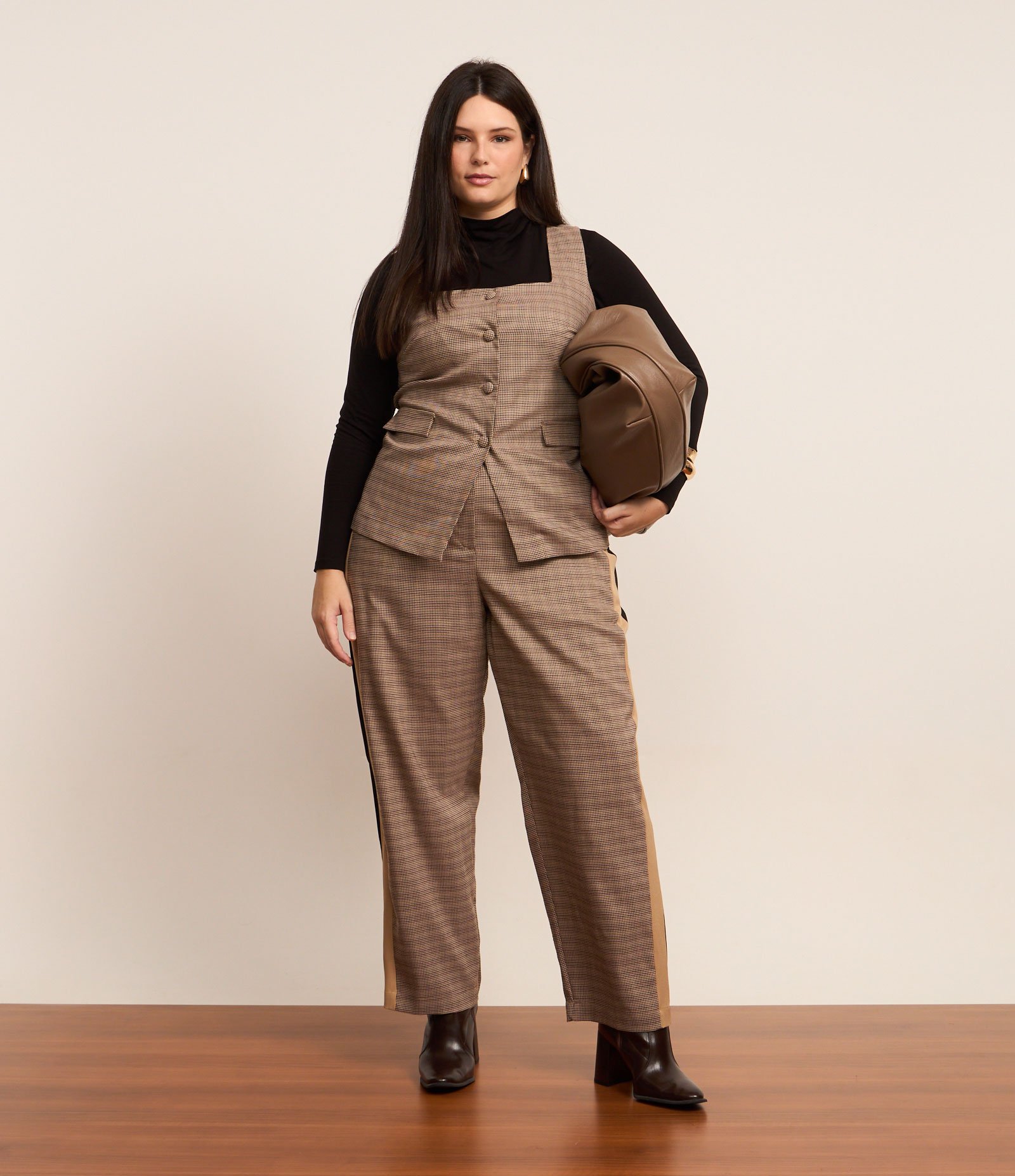Calça Reta Alfaiatada e Estampa Pied Poule Curve & Plus Size Marrom 1