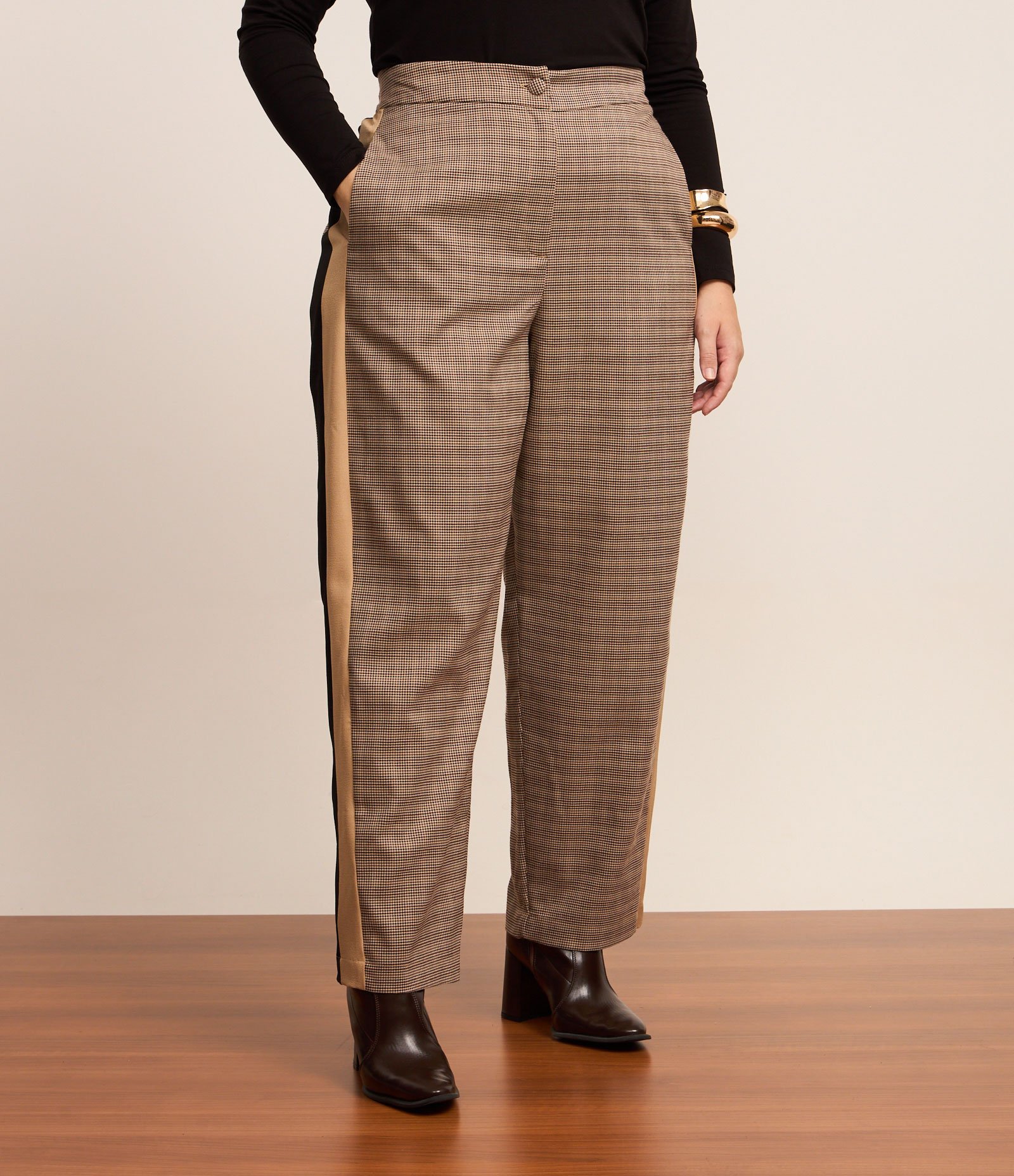 Calça Reta Alfaiatada e Estampa Pied Poule Curve & Plus Size Marrom 2
