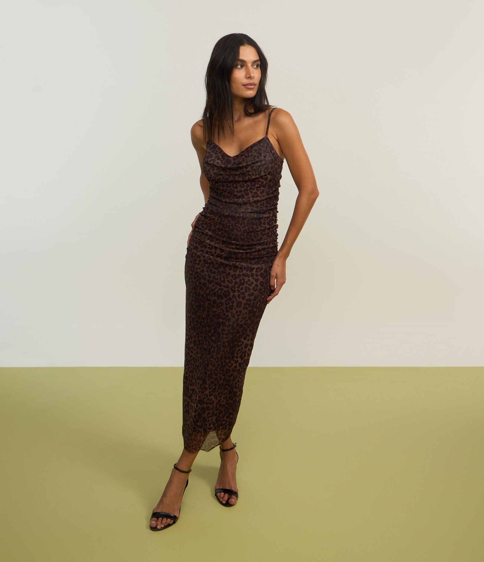 Vestido Midi em Malha com Decote Degagê e Estampa Oncinha Marrom 3