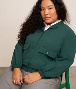 Jaqueta Bomber Crepe com Bolsos Cargo Curve & Plus Size