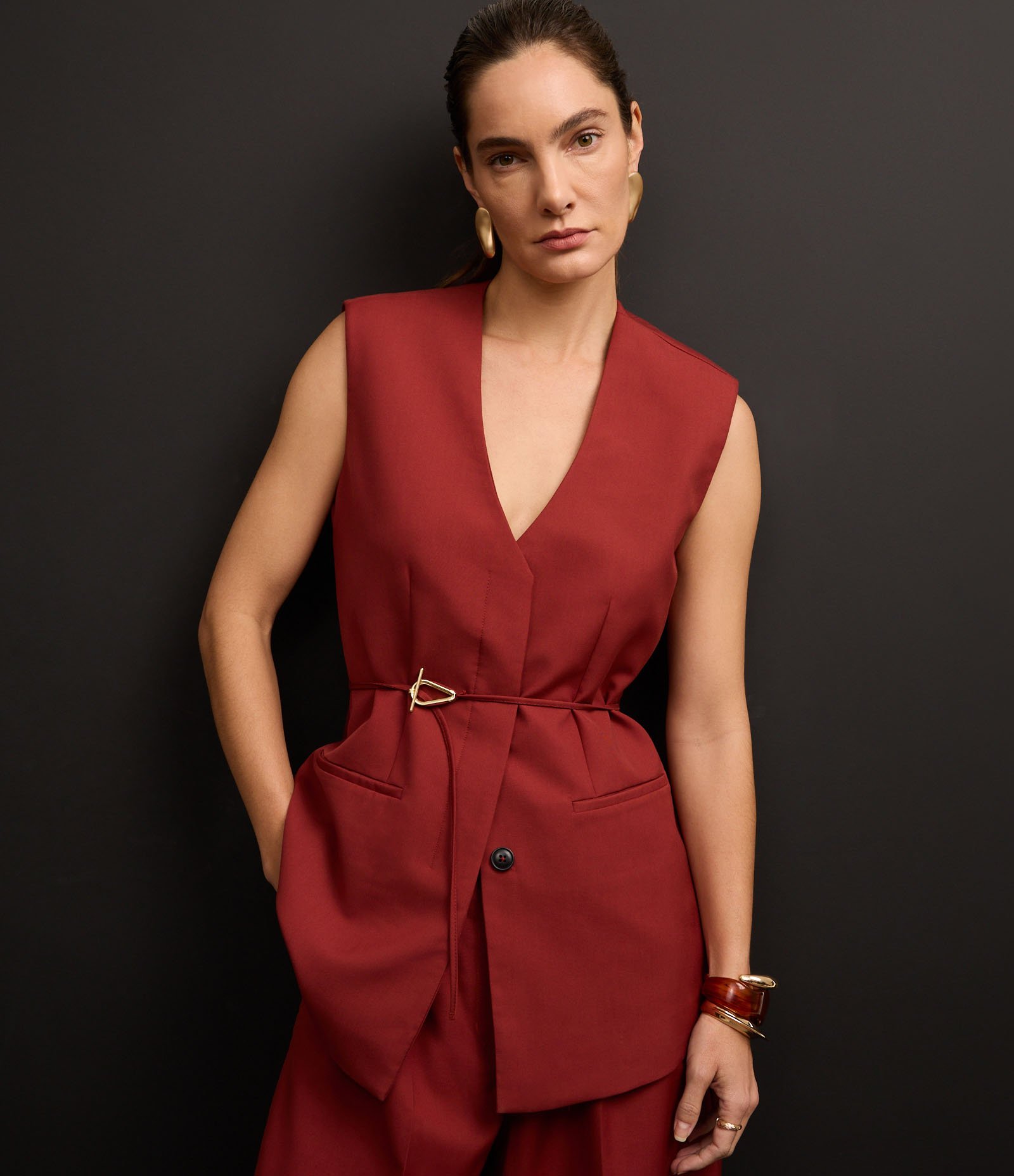 Colete Alongado com Corte Alfaiatado e Detalhe de Fivela Metalizada Vermelho 4