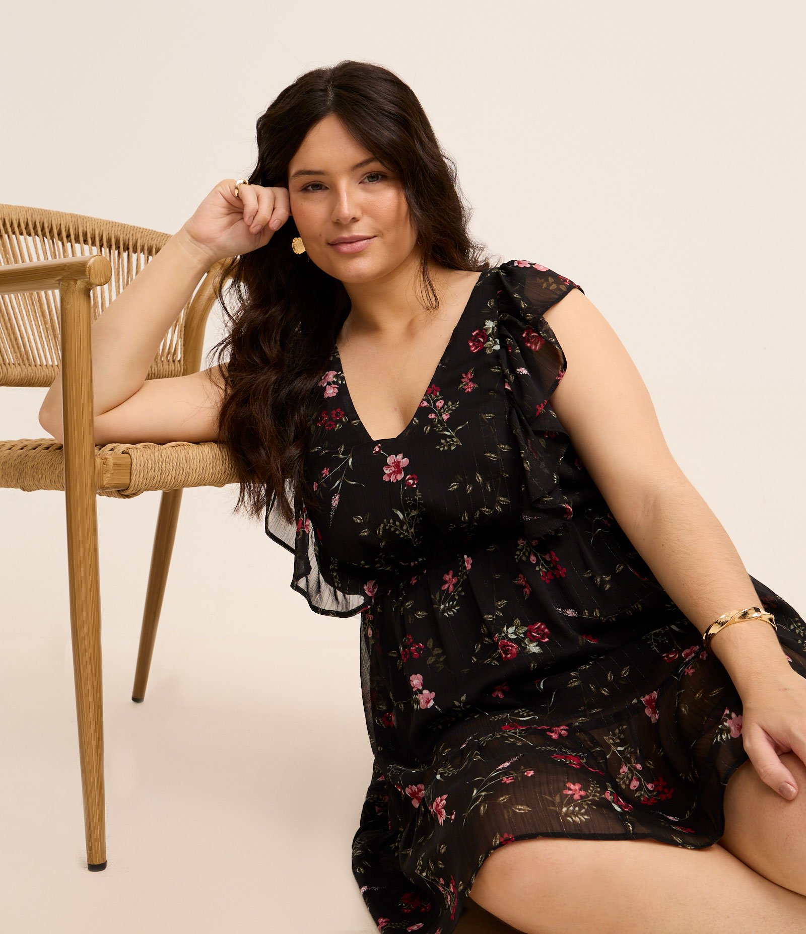 Vestido Curto Chiffon Floral Curve & Plus Size Preto 1