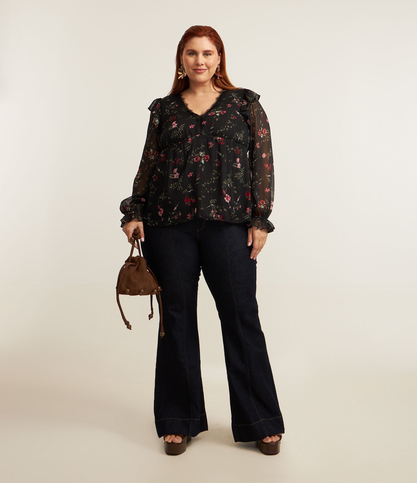 Blusa Floral em Chiffon com Babados e Brilhos Curve & Plus Size Preto 2