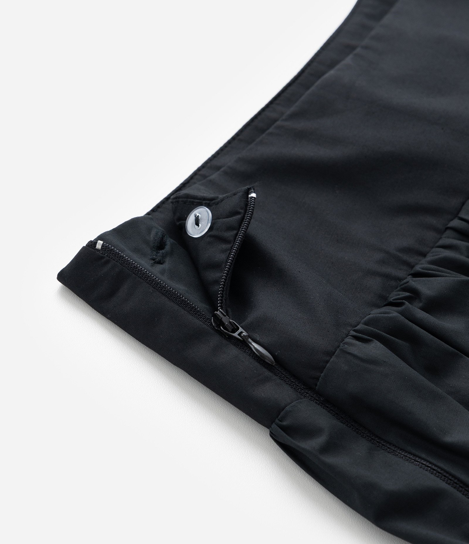 Saia Curta em Alfaiataria Balonê Curve & Plus Size Preto 7