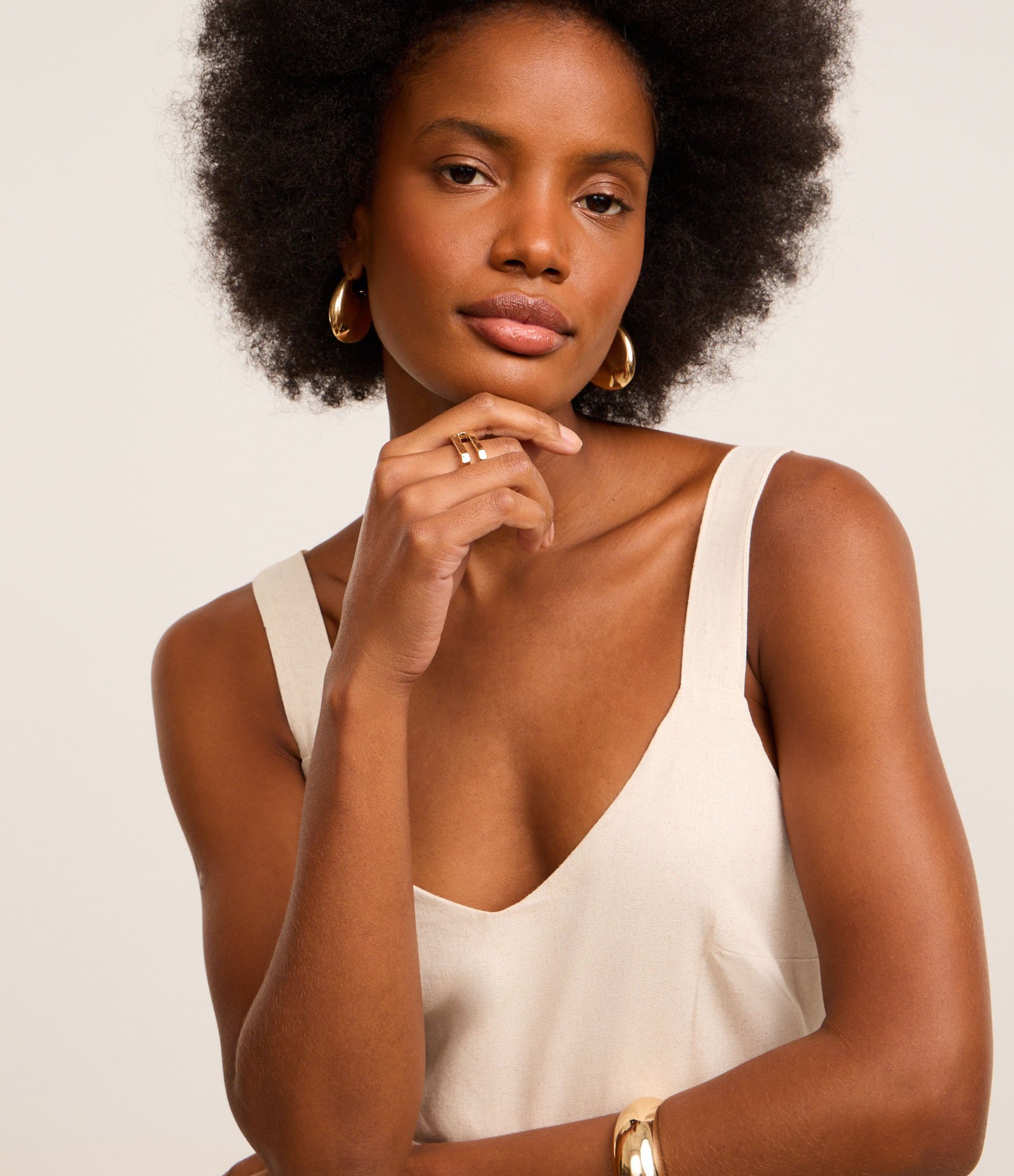 Macacão Cenoura em Viscolinho com Cinto Afivelado Bege 3