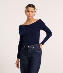 Blusa em Tricô com Pala Virada e Recorte