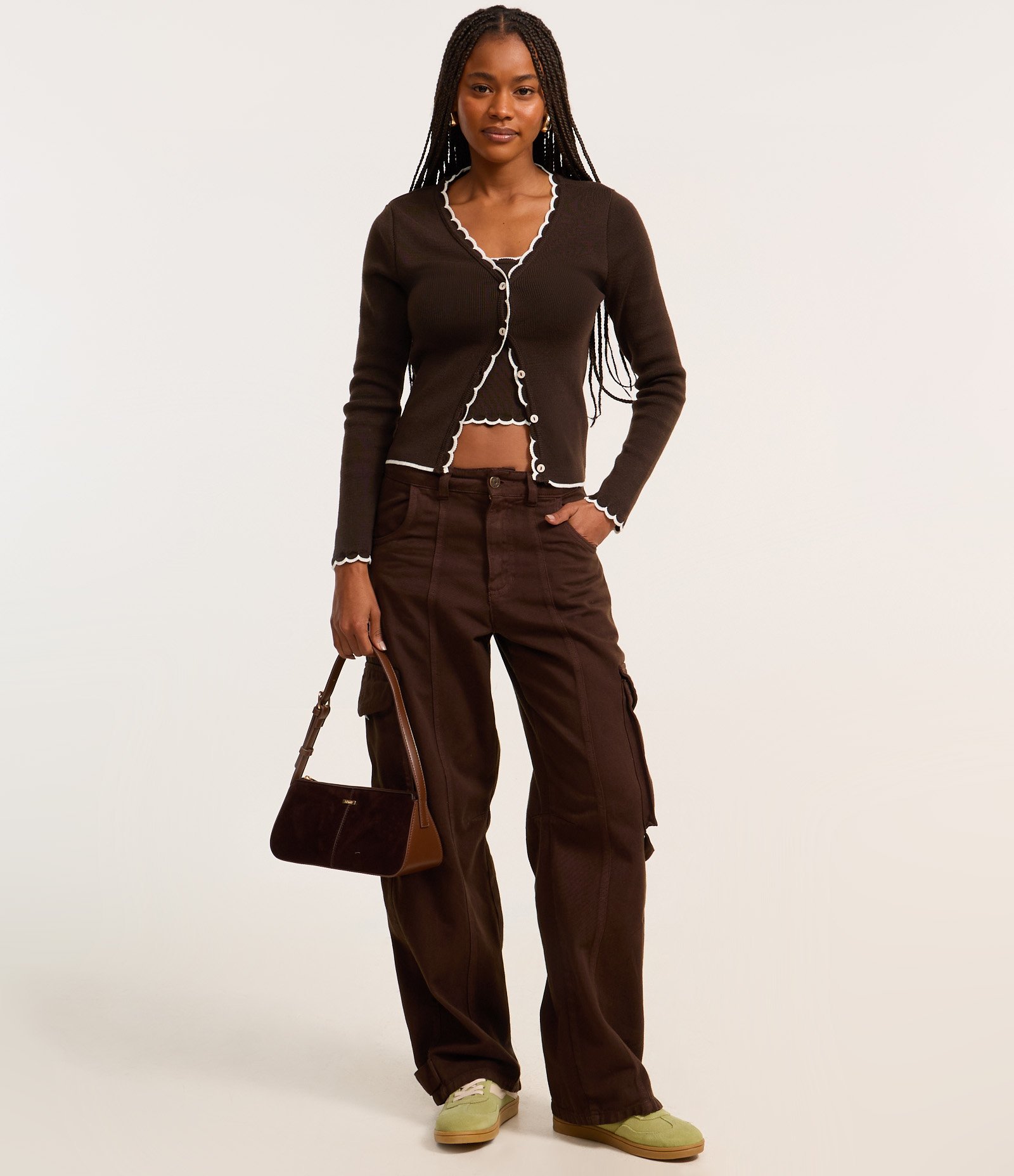 Casaco em Tricô Leve com Acabamento Ondulado e Contrastante Marrom 2