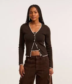 Casaco em Tricô Leve com Acabamento Ondulado e Contrastante