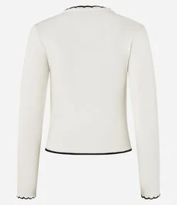 Casaco em Tricô Leve com Acabamento Ondulado e Contrastante