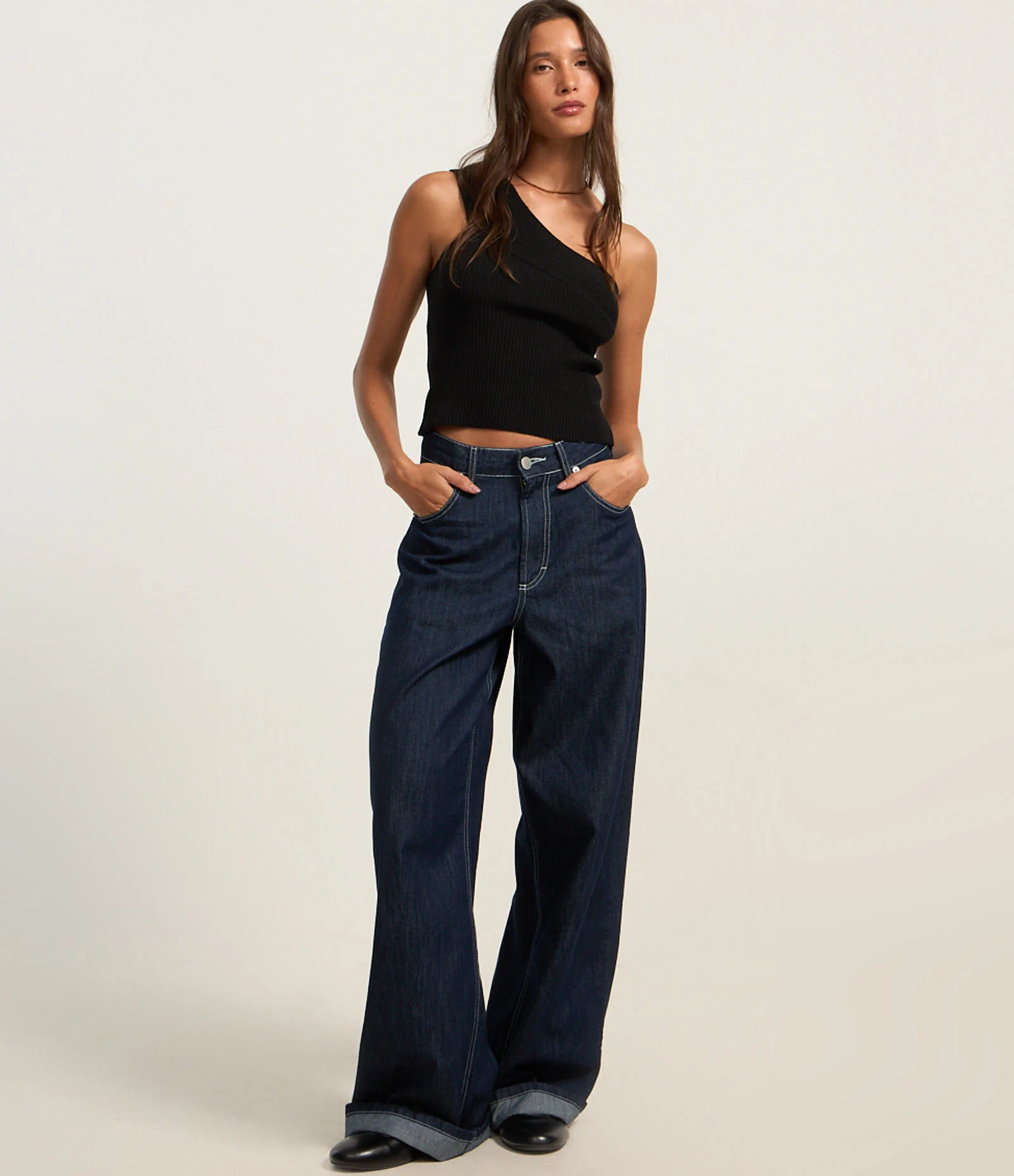 Blusa em Tricô com Um Ombro Só e Textura Preto 2