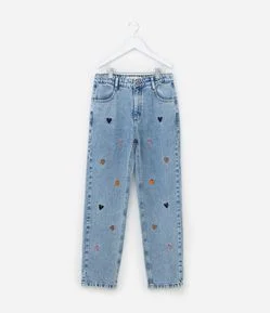 Calça Mom Infantil em Jeans com Bordados de Corações - Tam 5 a 14 Anos