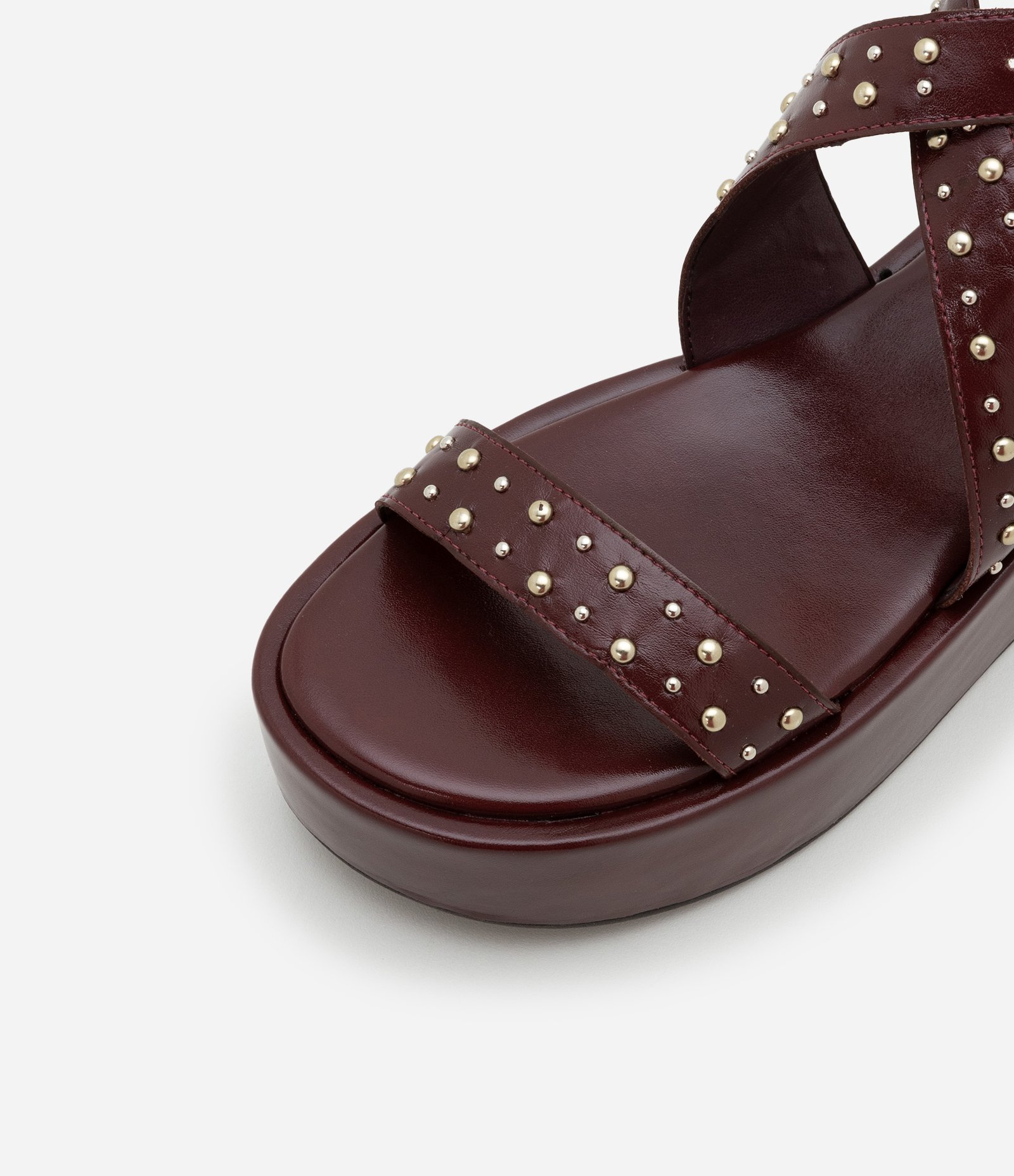 Sandália Flatform em Pu com Tachinhas Vinho 4