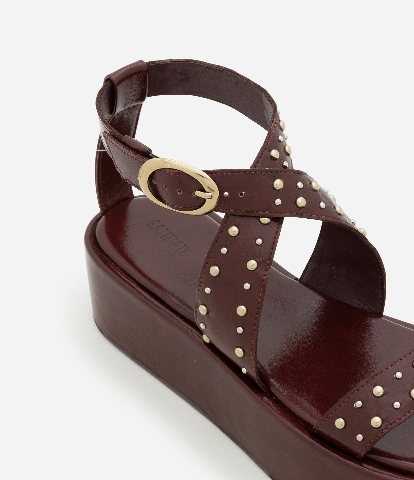 Sandália Flatform em Pu com Tachinhas Vinho 5
