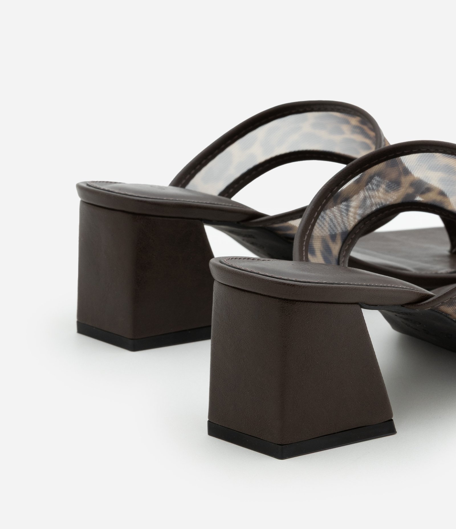 Sandália em PU de Dedinho com Tela Animal Print Onça Marrom 4