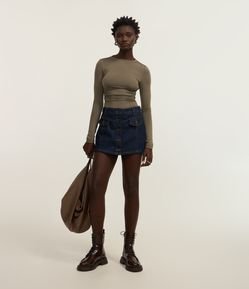 Short Saia em Jeans com Botões e Detalhe em Lapela